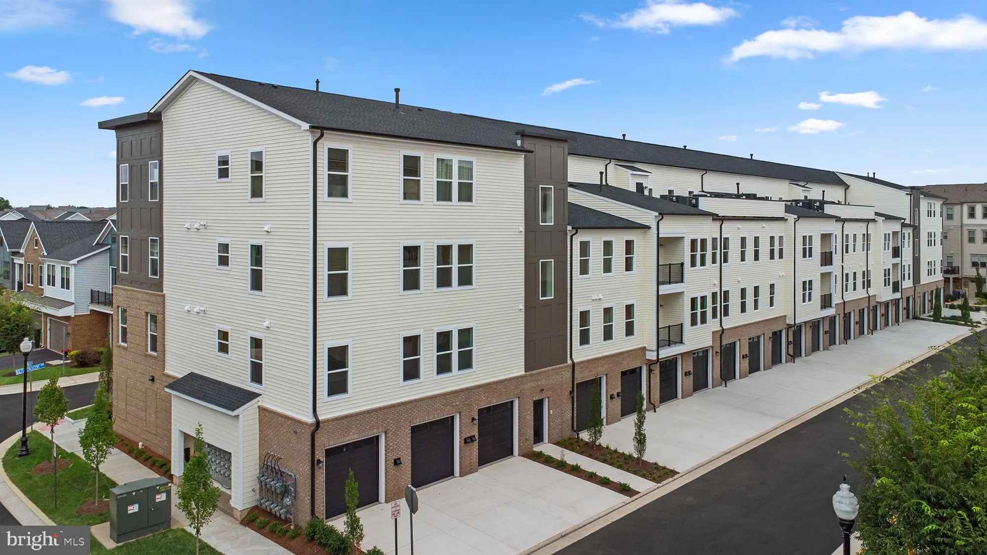 Property Slideshow image 2 of 28 | 23640 bolton crescent ter # 13-204, Ashburn, VA, 20148