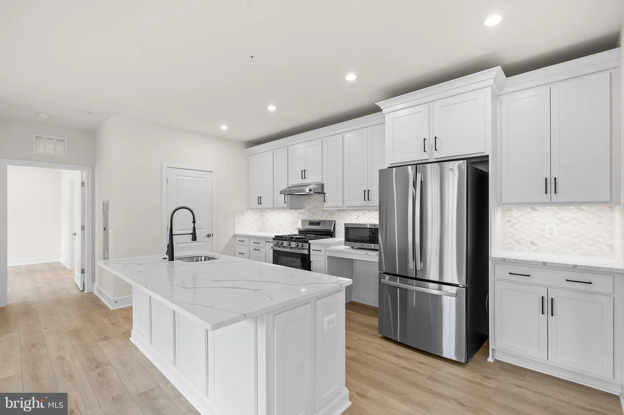 Property Slideshow image 7 of 28 | 23640 bolton crescent ter # 13-204, Ashburn, VA, 20148