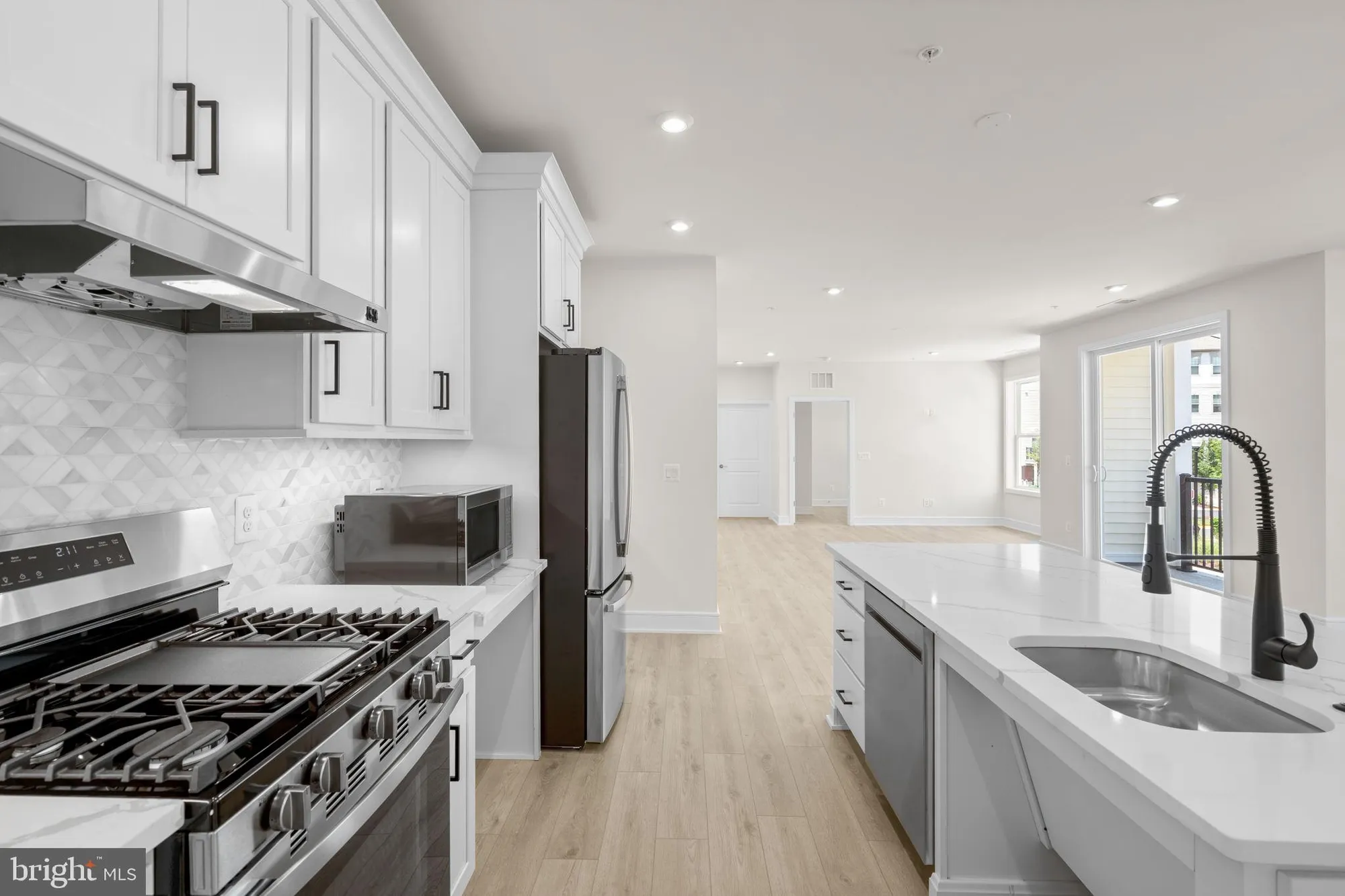 Property Slideshow image 10 of 28 | 23640 bolton crescent ter # 13-204, Ashburn, VA, 20148