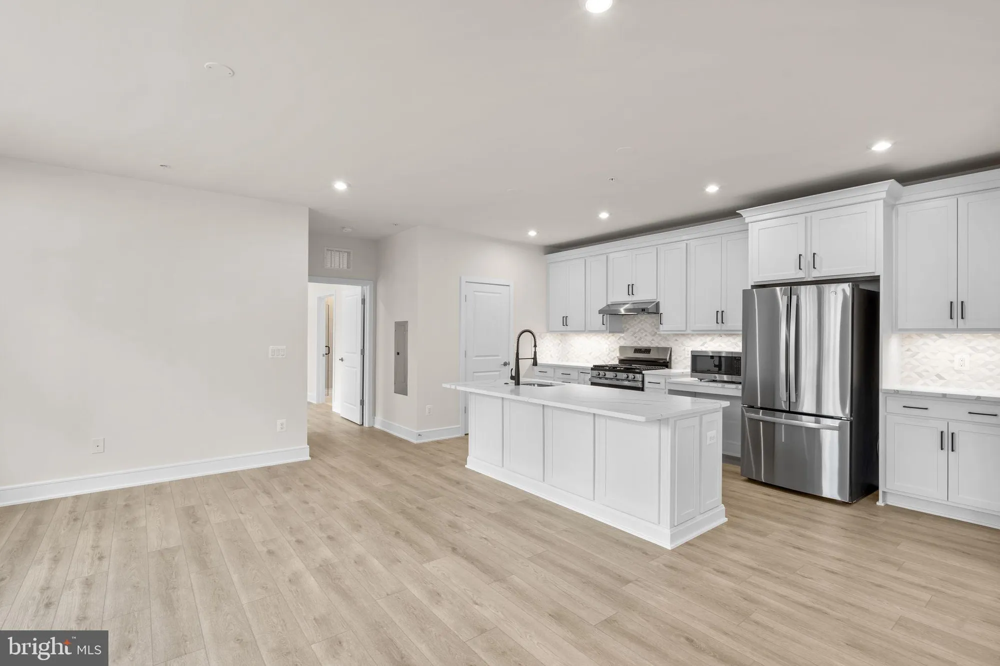 Property Slideshow image 11 of 28 | 23640 bolton crescent ter # 13-204, Ashburn, VA, 20148