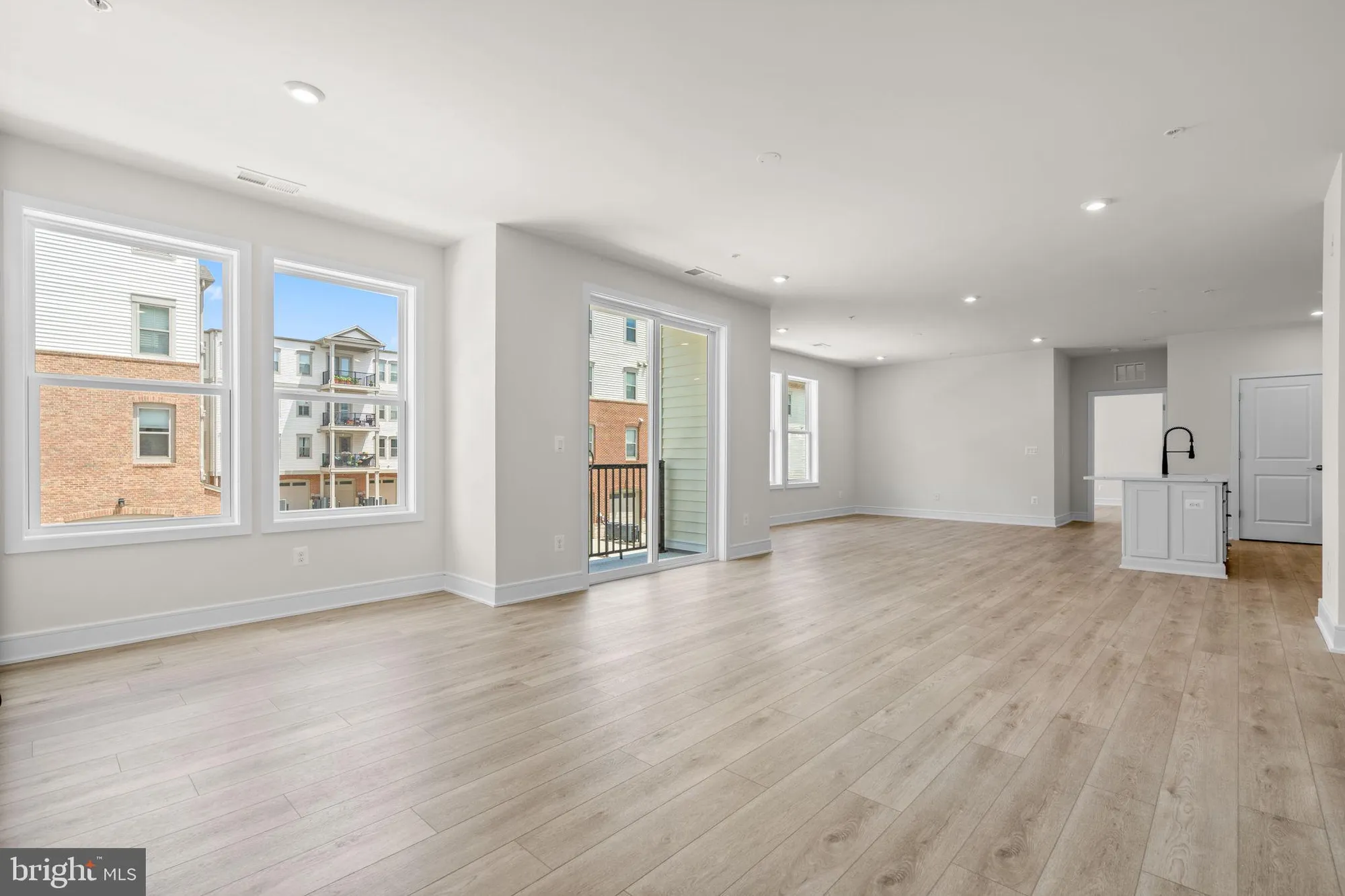 Property Slideshow image 13 of 28 | 23640 bolton crescent ter # 13-204, Ashburn, VA, 20148