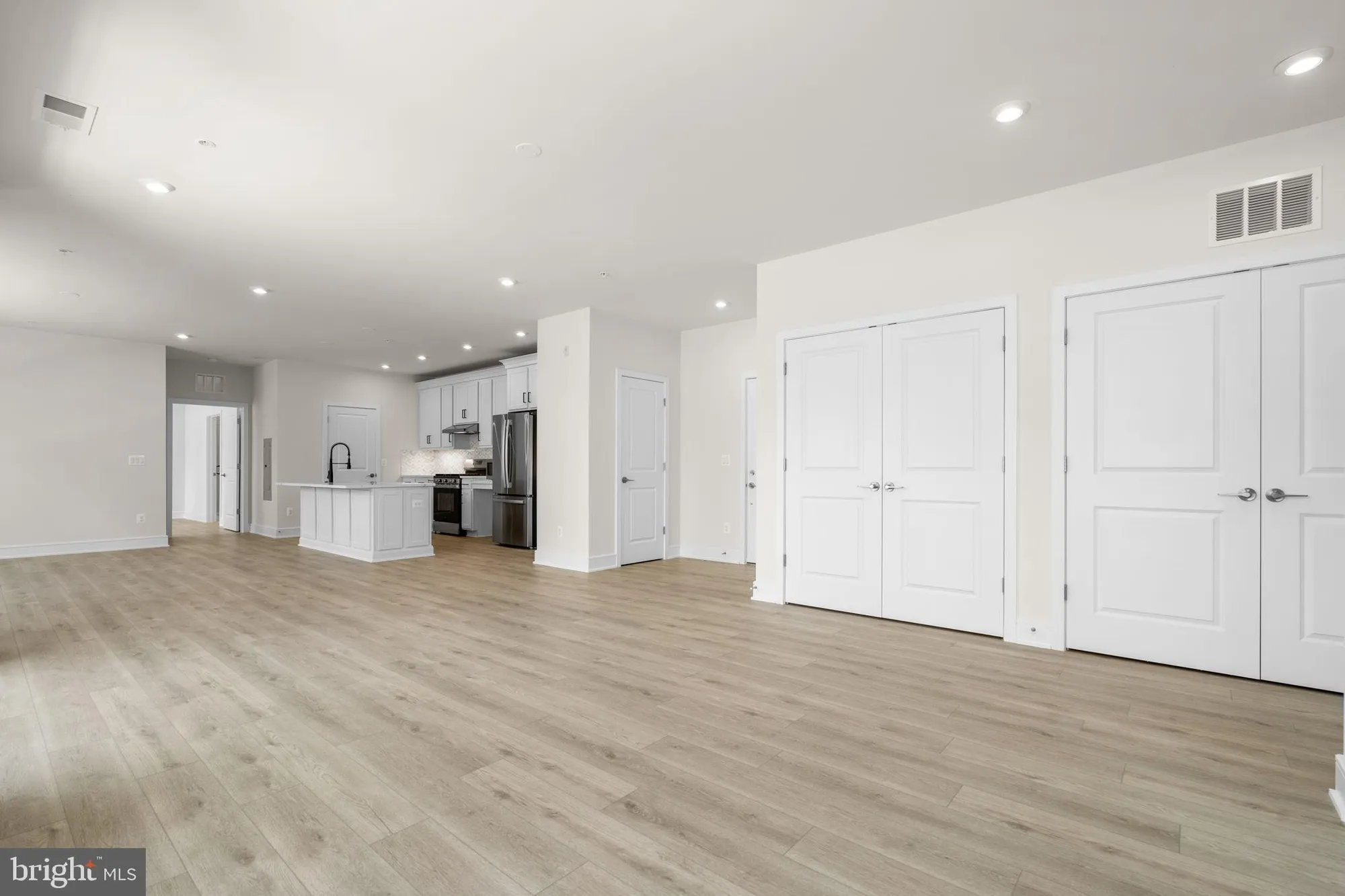 Property Slideshow image 14 of 28 | 23640 bolton crescent ter # 13-204, Ashburn, VA, 20148