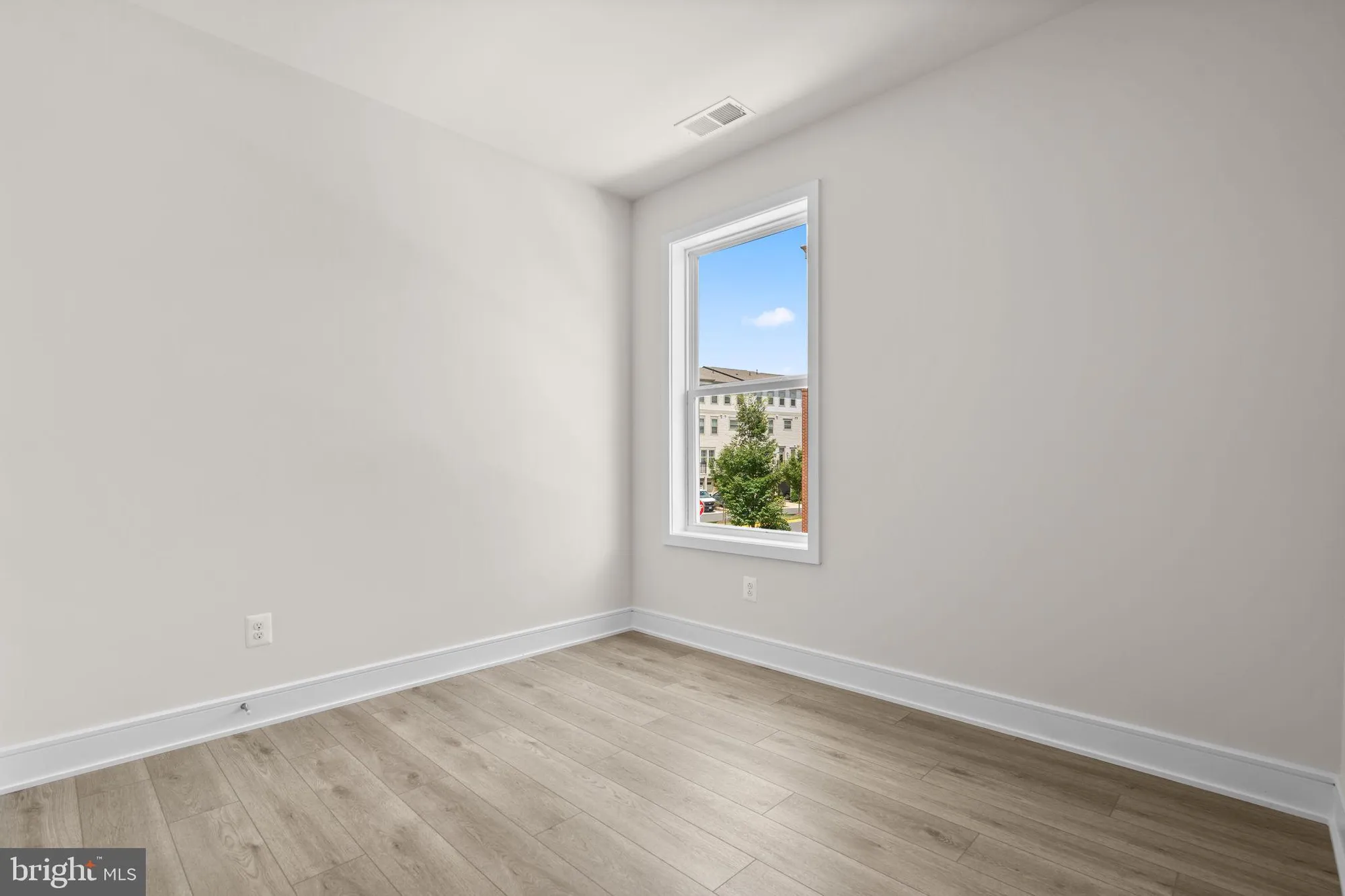 Property Slideshow image 22 of 28 | 23640 bolton crescent ter # 13-204, Ashburn, VA, 20148