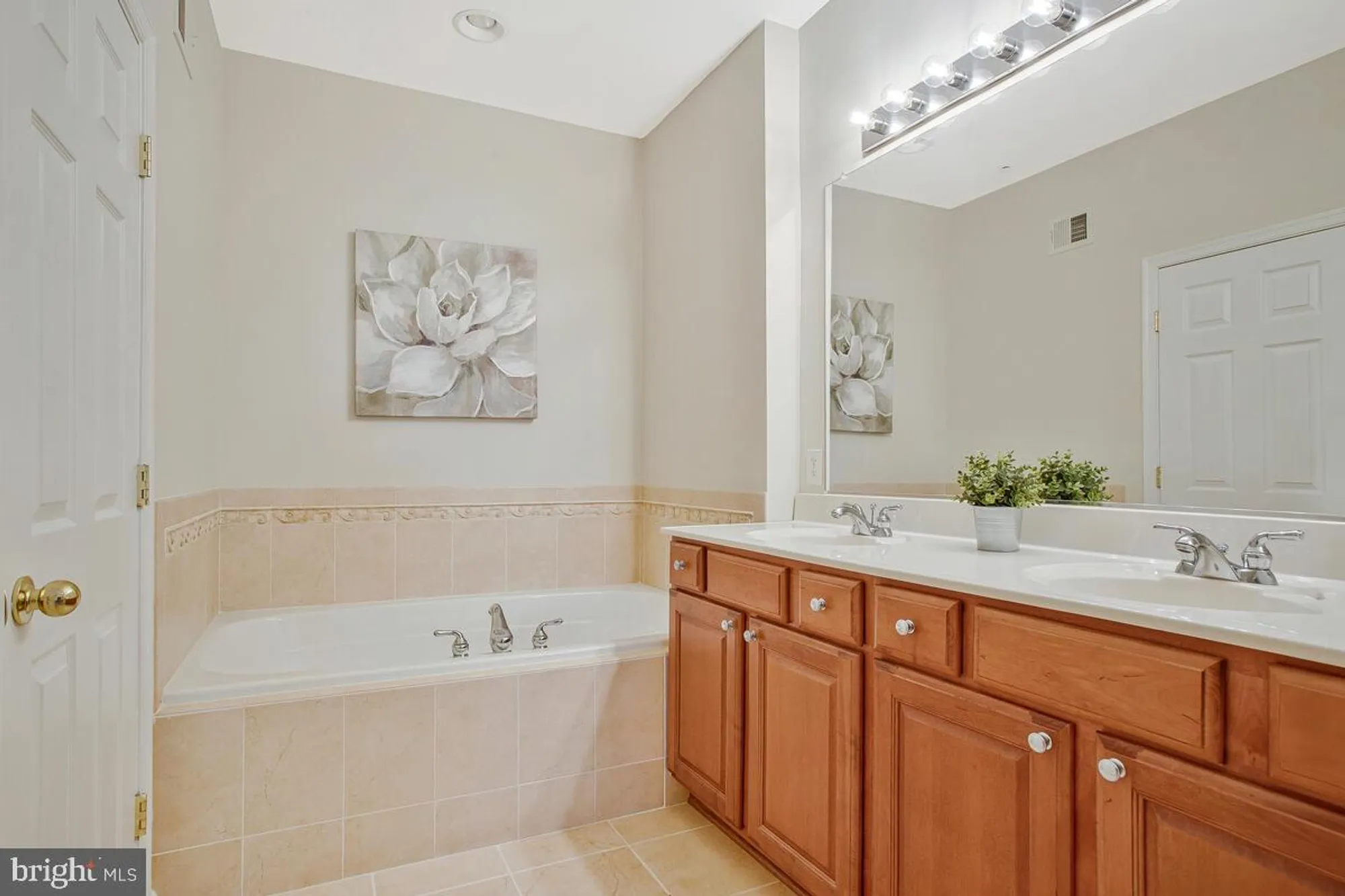 Property Slideshow image 21 of 75 | 8861 shining oceans way 27, Columbia, MD, 21045