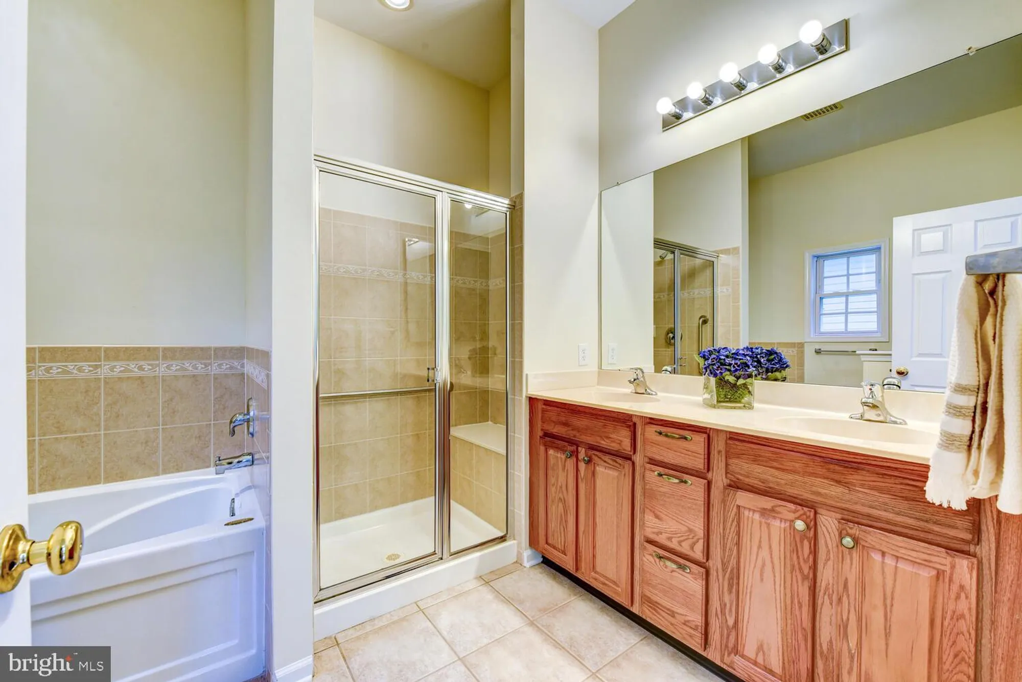 Property Slideshow image 32 of 57 | 5 trowbridge ln, Cranbury, NJ, 08512