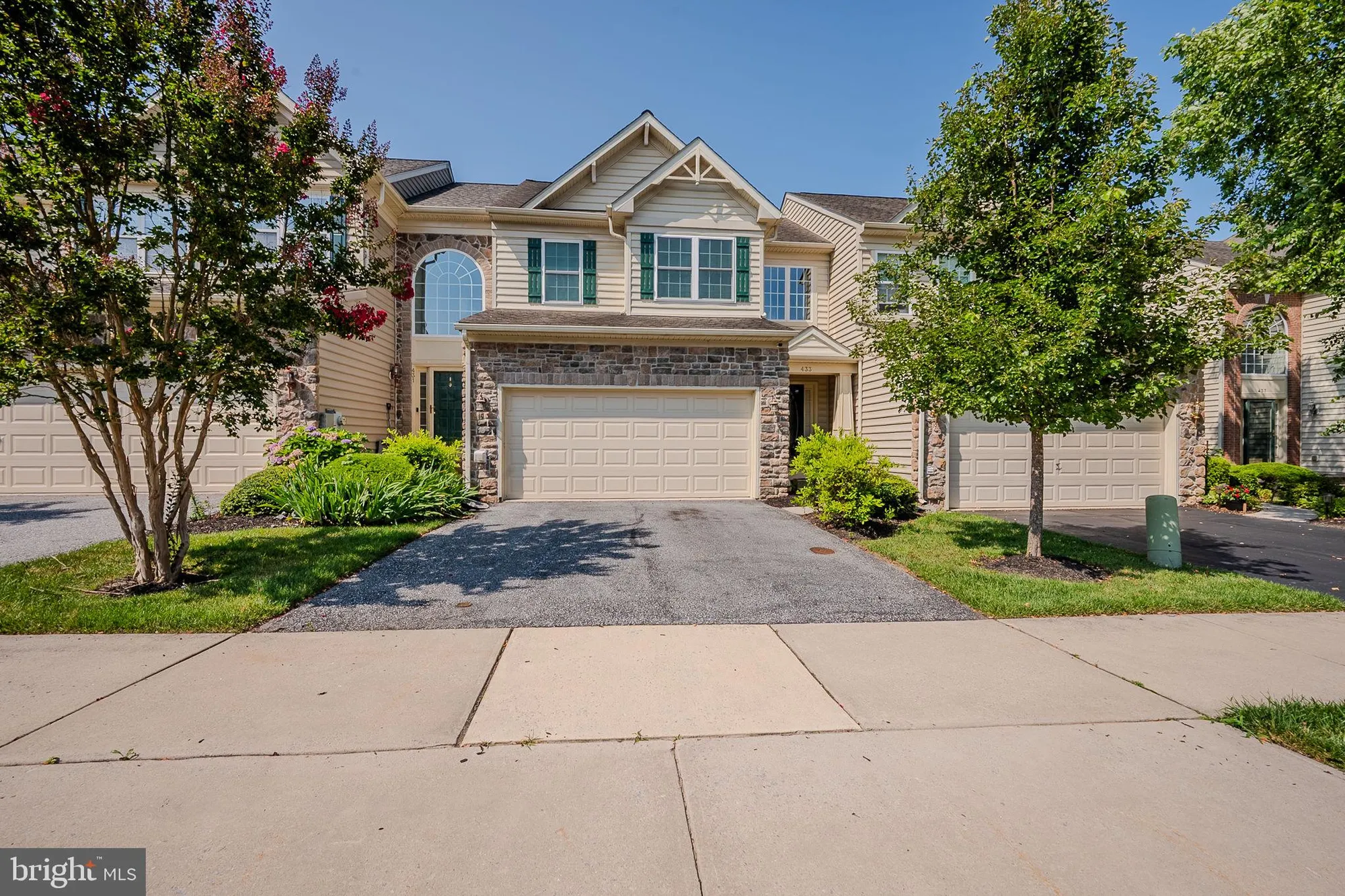 Property Slideshow image 2 of 33 | 433 pierce run, Newark, DE, 19702