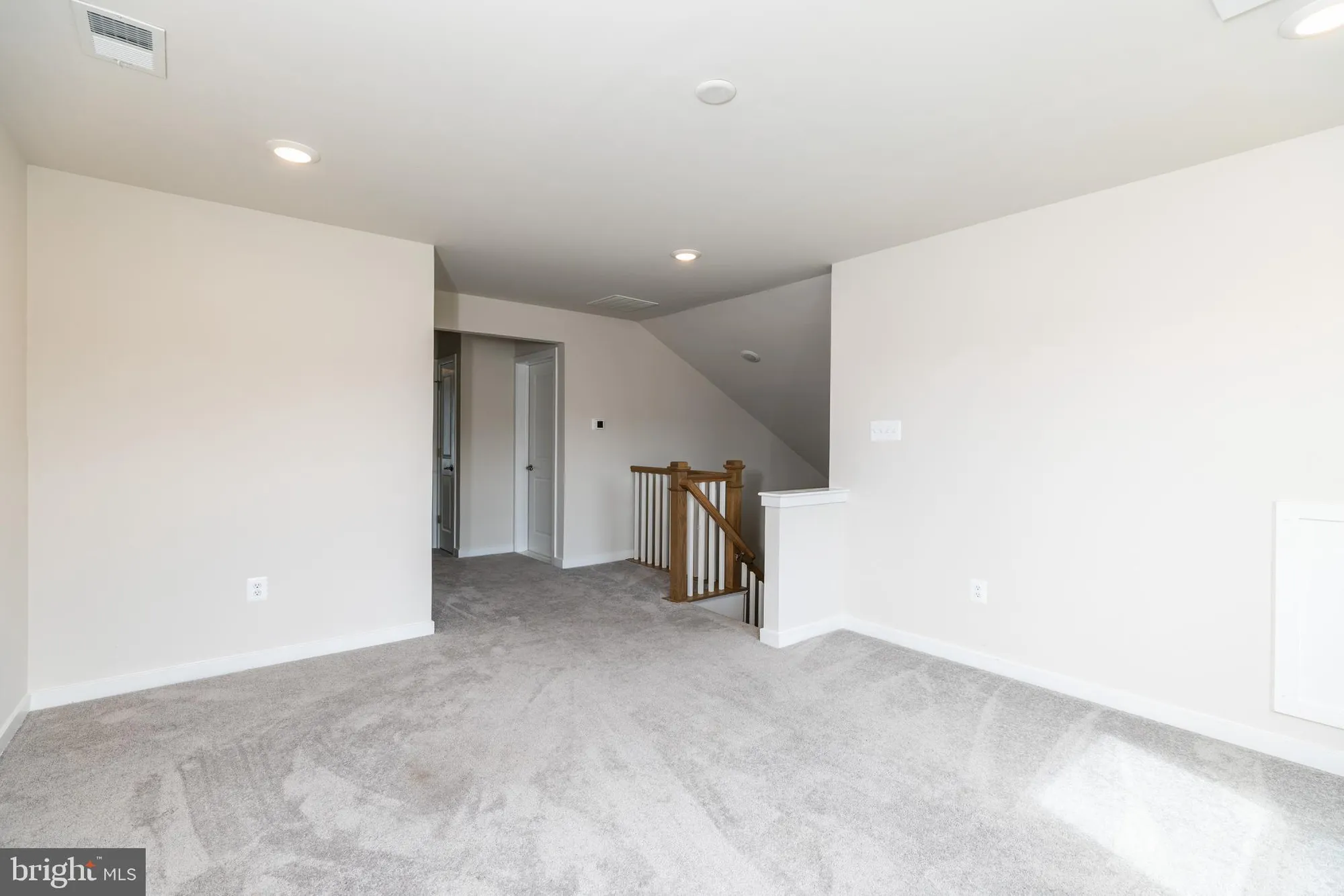 Property Slideshow image 33 of 36 | 679 mayfield falls dr, Newark, DE, 19702