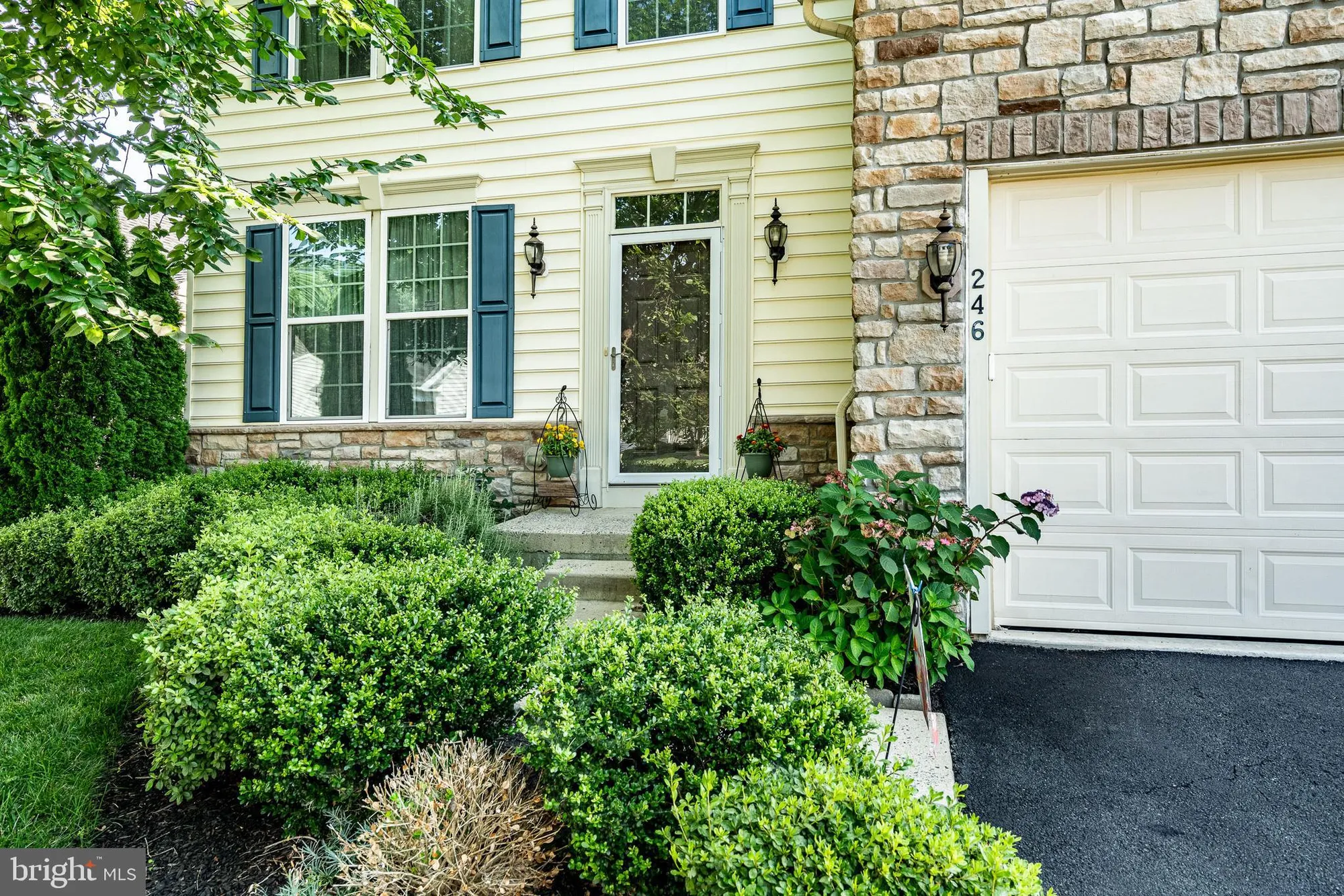 Property Slideshow image 4 of 59 | 246 anita ct, Newark, DE, 19702