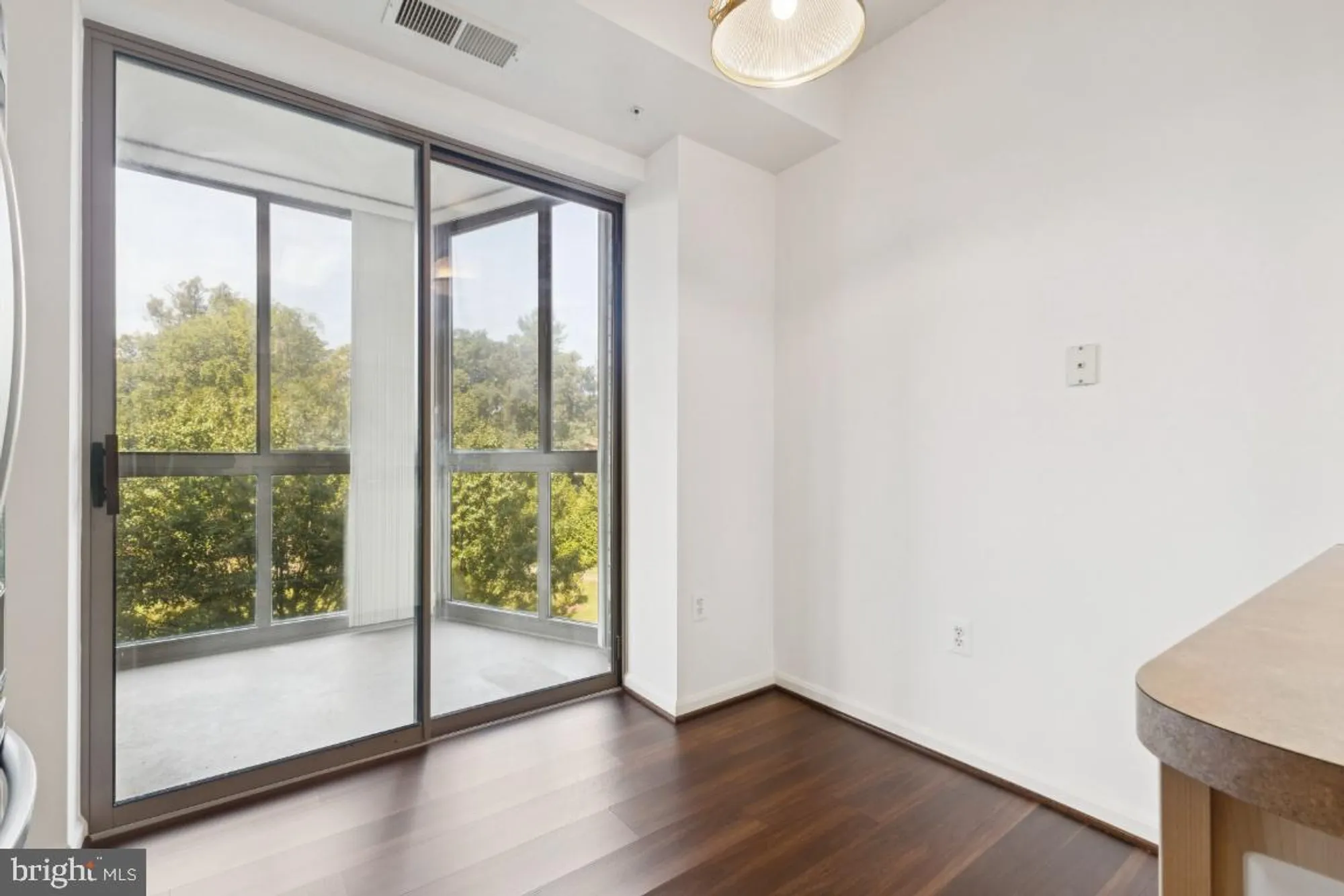 Property Slideshow image 8 of 25 | 19355 cypress ridge ter 423, Leesburg, VA, 20176