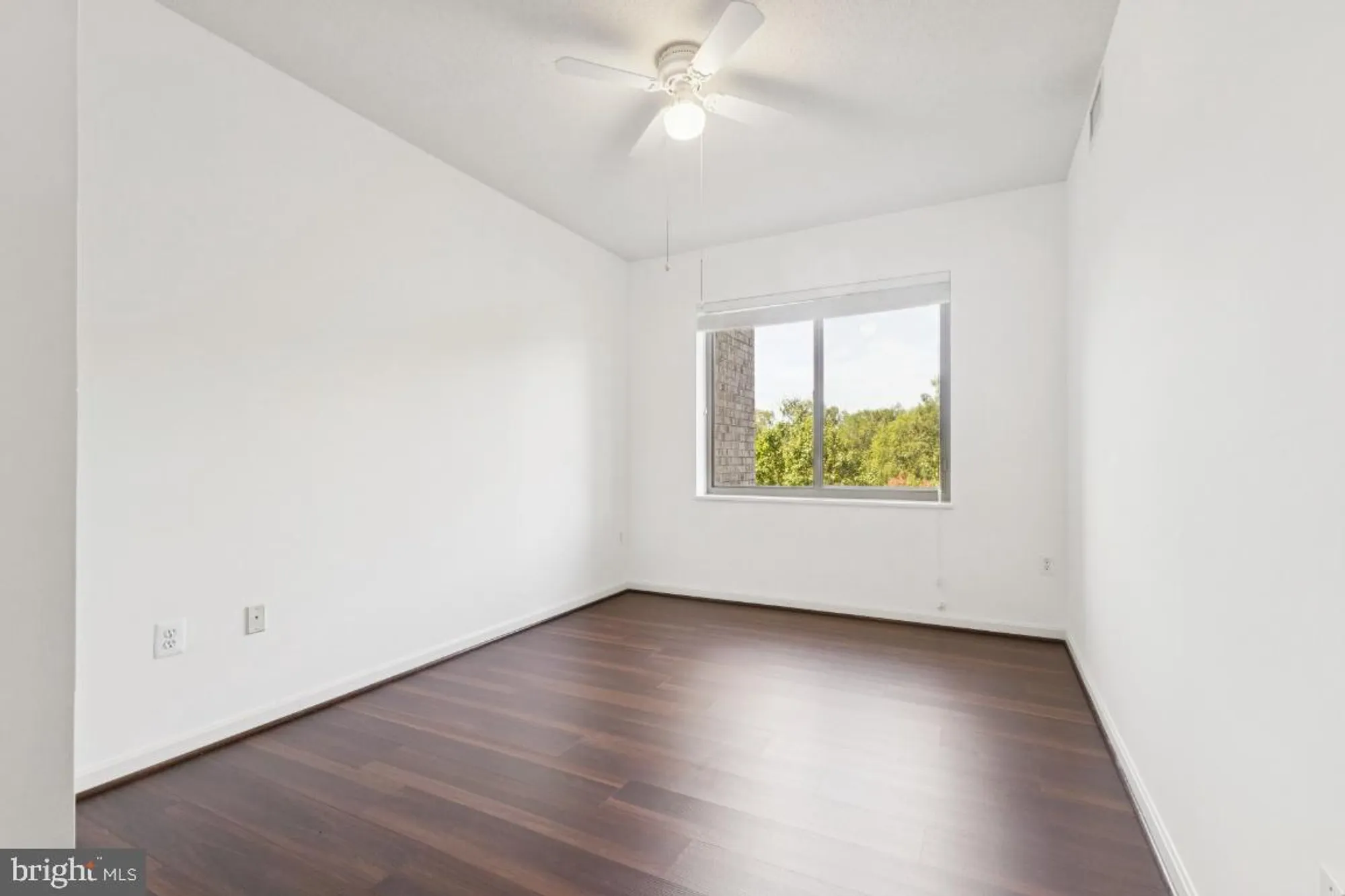 Property Slideshow image 14 of 25 | 19355 cypress ridge ter 423, Leesburg, VA, 20176