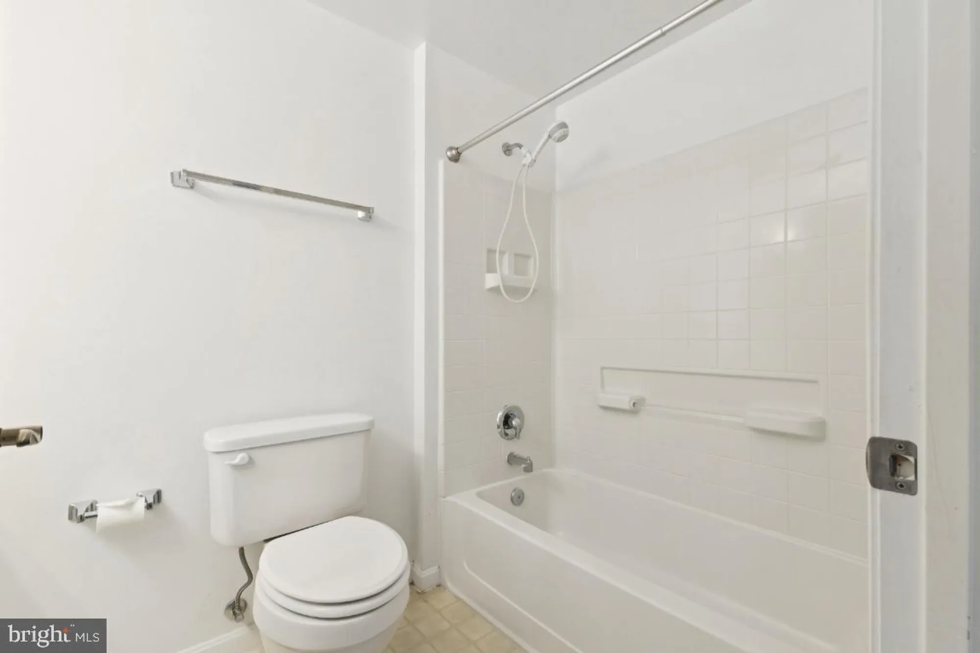 Property Slideshow image 17 of 25 | 19355 cypress ridge ter 423, Leesburg, VA, 20176