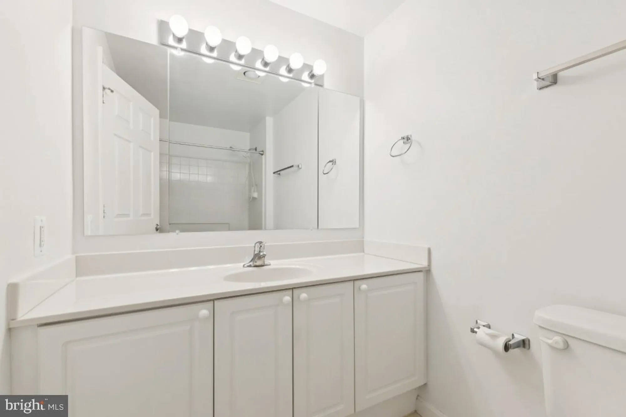 Property Slideshow image 16 of 25 | 19355 cypress ridge ter 423, Leesburg, VA, 20176