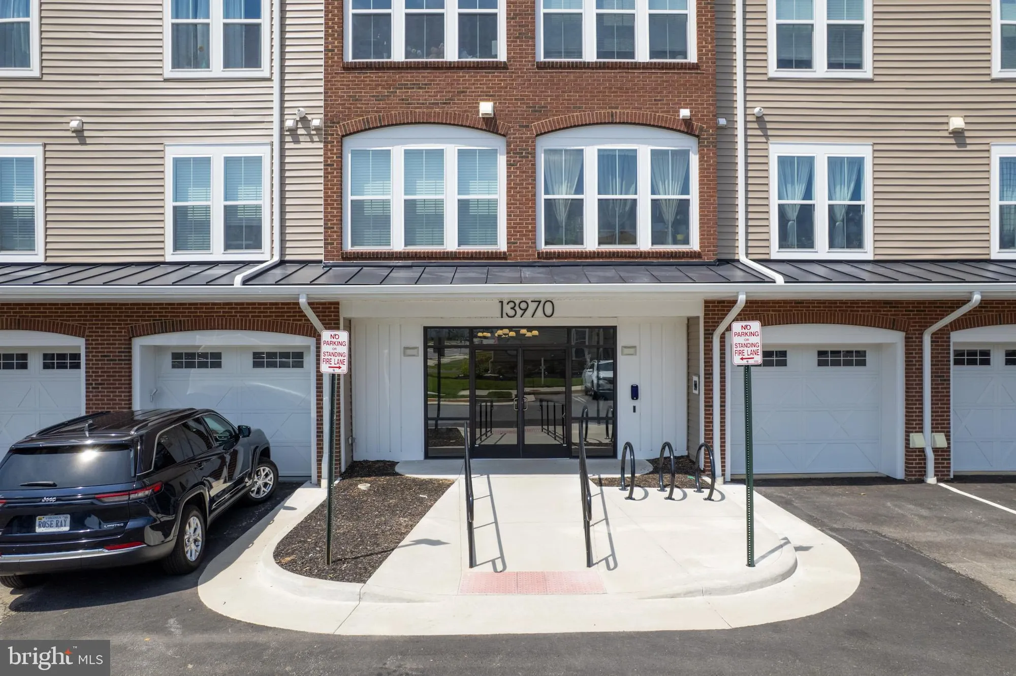 Property Slideshow image 3 of 41 | 13970 englefield dr unit 303, Woodbridge, VA, 22193