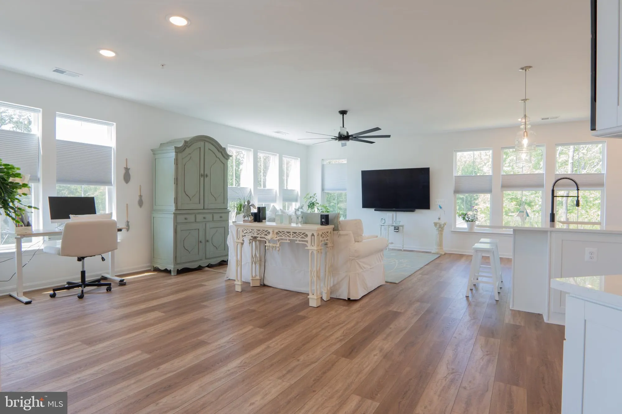 Property Slideshow image 11 of 41 | 13970 englefield dr unit 303, Woodbridge, VA, 22193