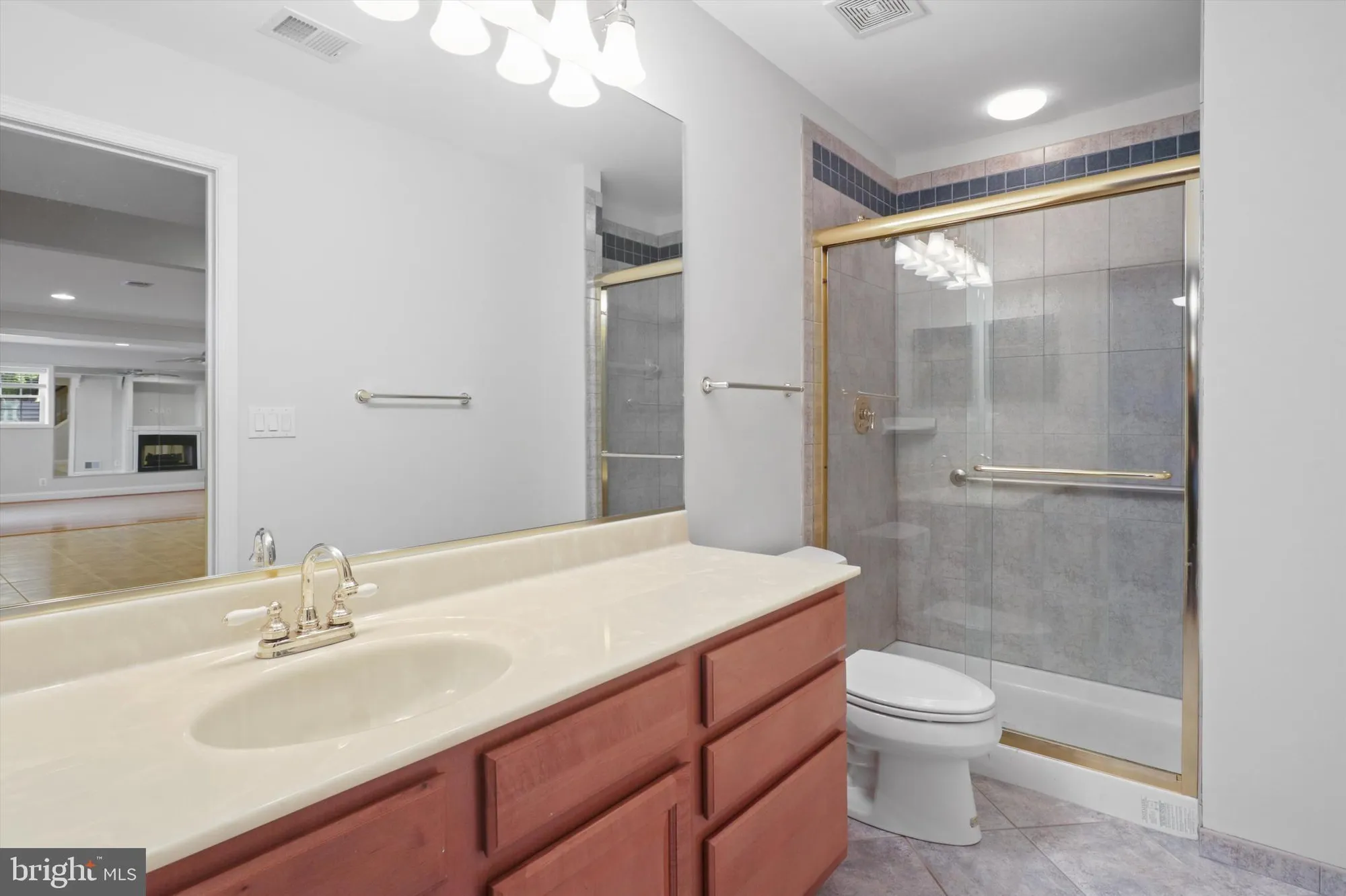 Property Slideshow image 21 of 33 | 6769 arthur hills dr, Gainesville, VA, 20155