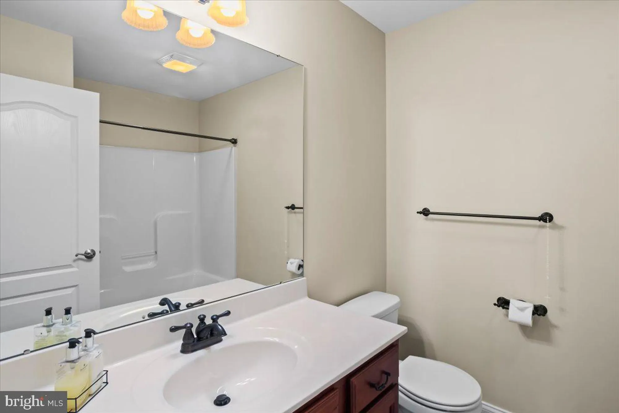 Property Slideshow image 32 of 59 | 427 carmella dr, Mechanicsburg, PA, 17050