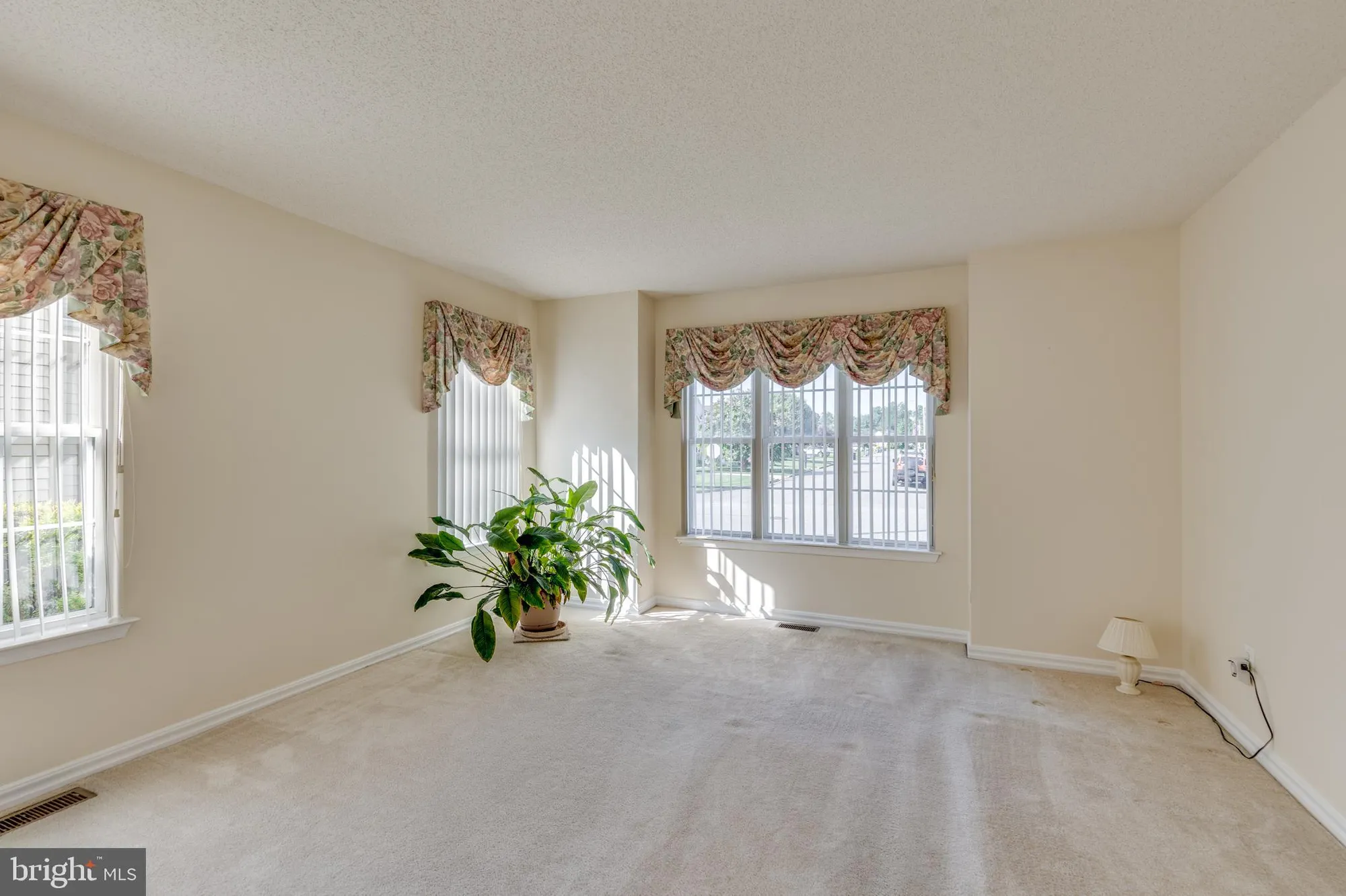 Property Slideshow image 6 of 37 | 382 saint thomas blvd, Williamstown, NJ, 08094