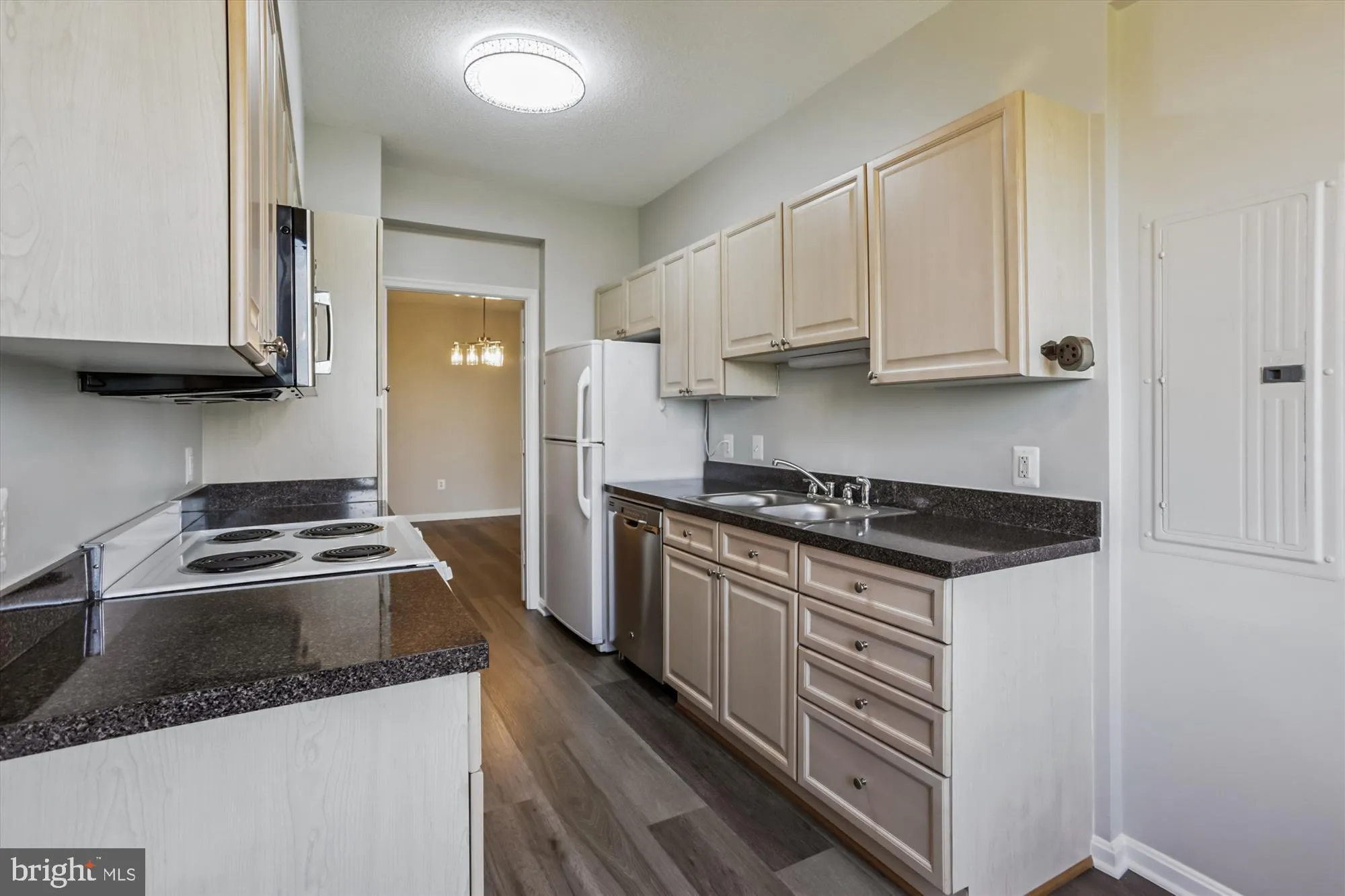 Property Slideshow image 16 of 88 | 3100 n leisure world blvd apt 923, Silver Spring, MD, 20906