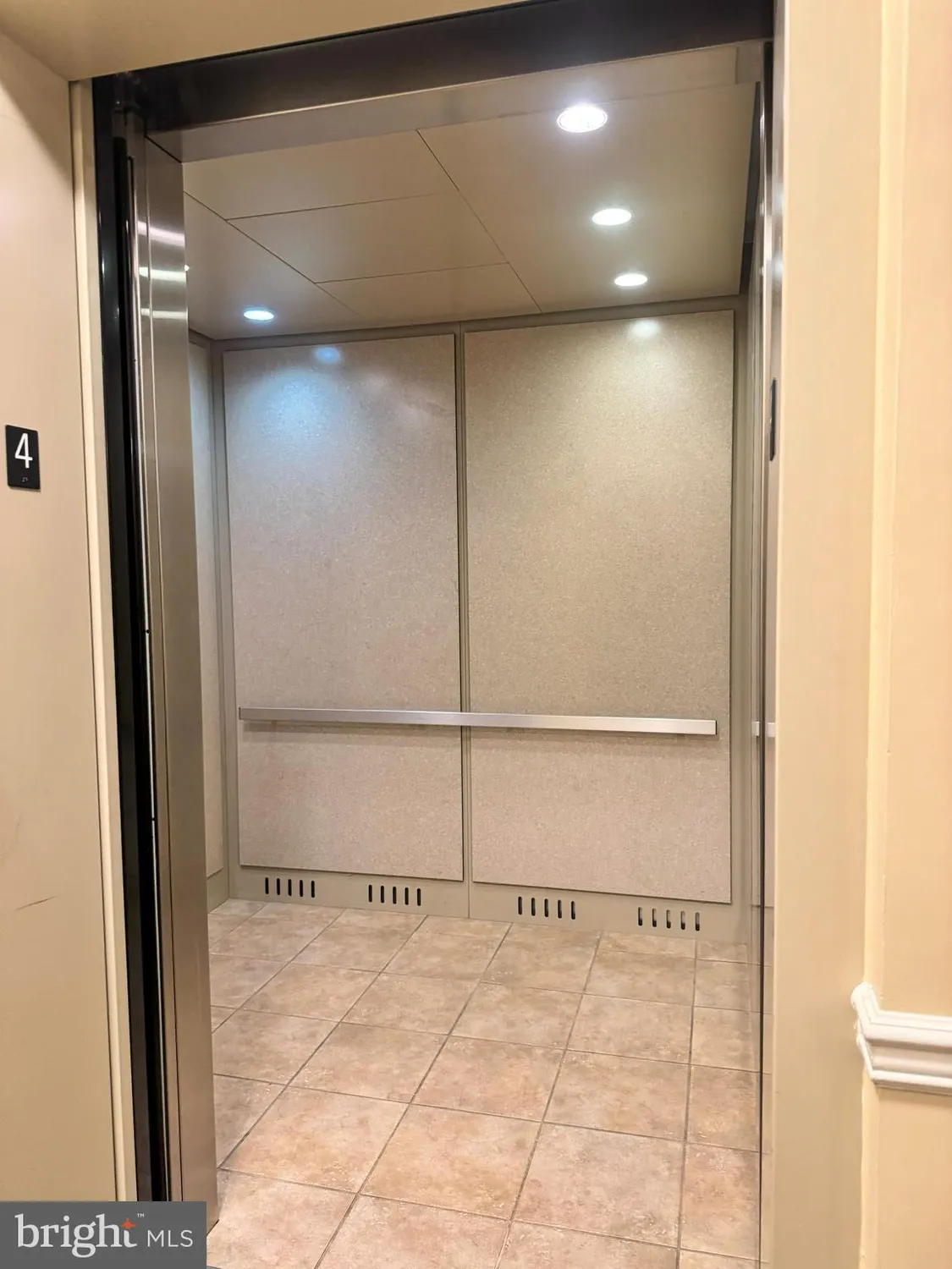 Property Slideshow image 34 of 42 | 9202 charleston dr 405, Manassas, VA, 20110