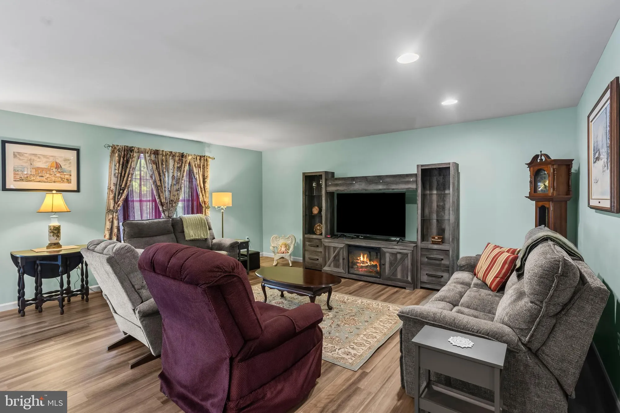 Property Slideshow image 12 of 41 | 2069 spring wood ln, Mechanicsburg, PA, 17055