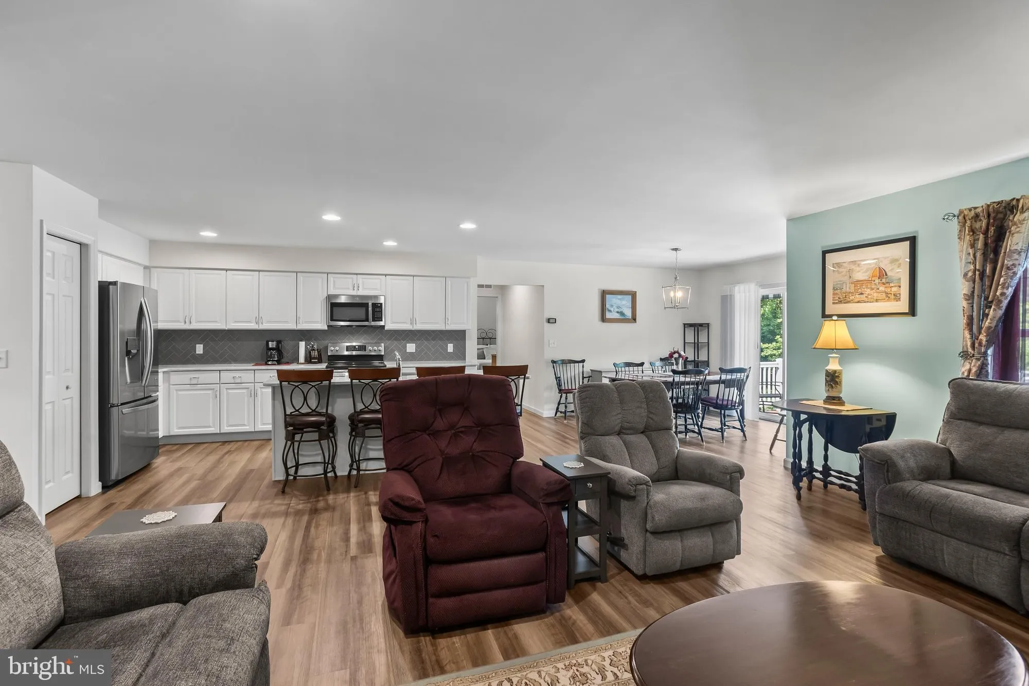 Property Slideshow image 14 of 41 | 2069 spring wood ln, Mechanicsburg, PA, 17055