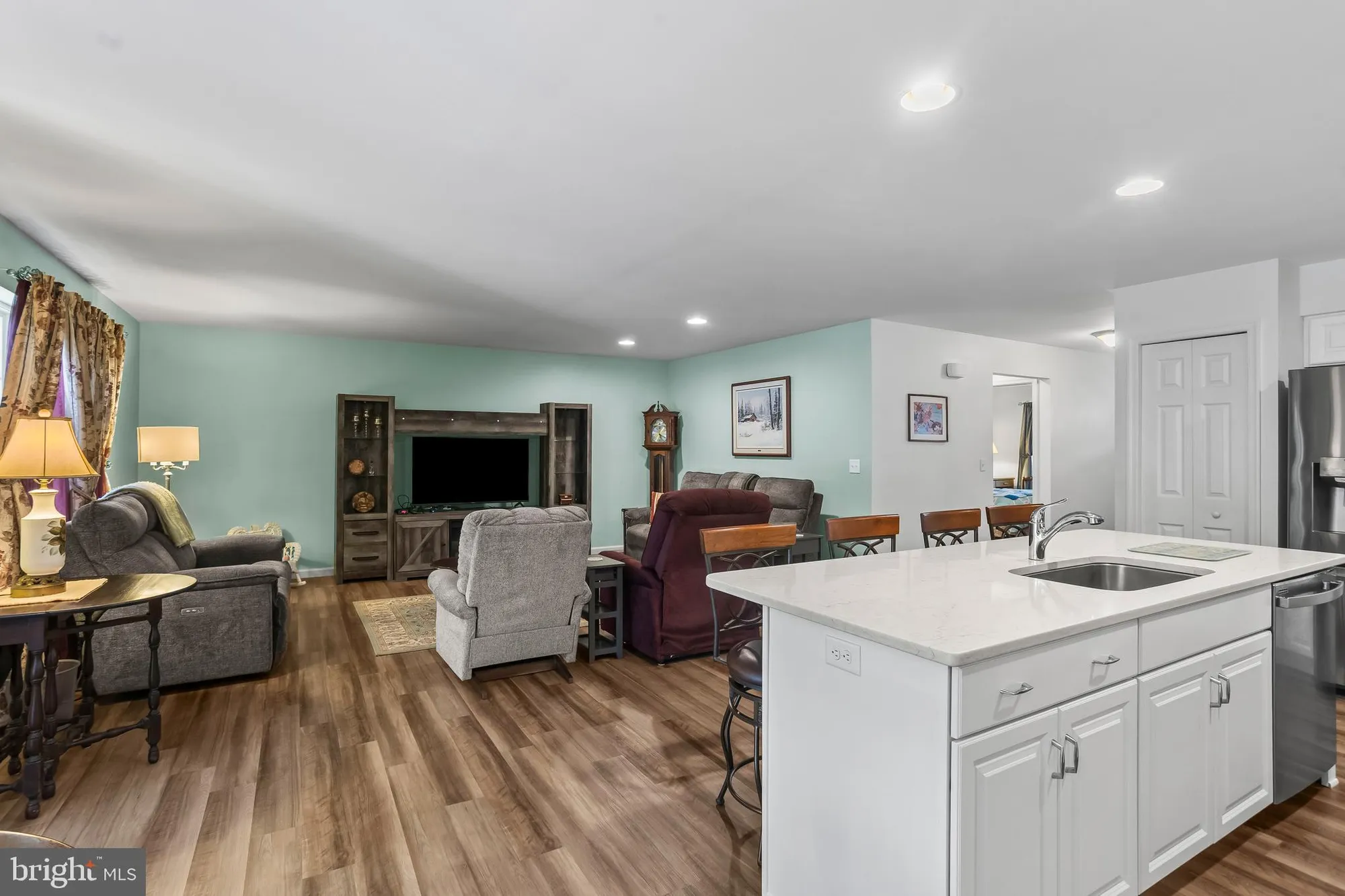Property Slideshow image 17 of 41 | 2069 spring wood ln, Mechanicsburg, PA, 17055