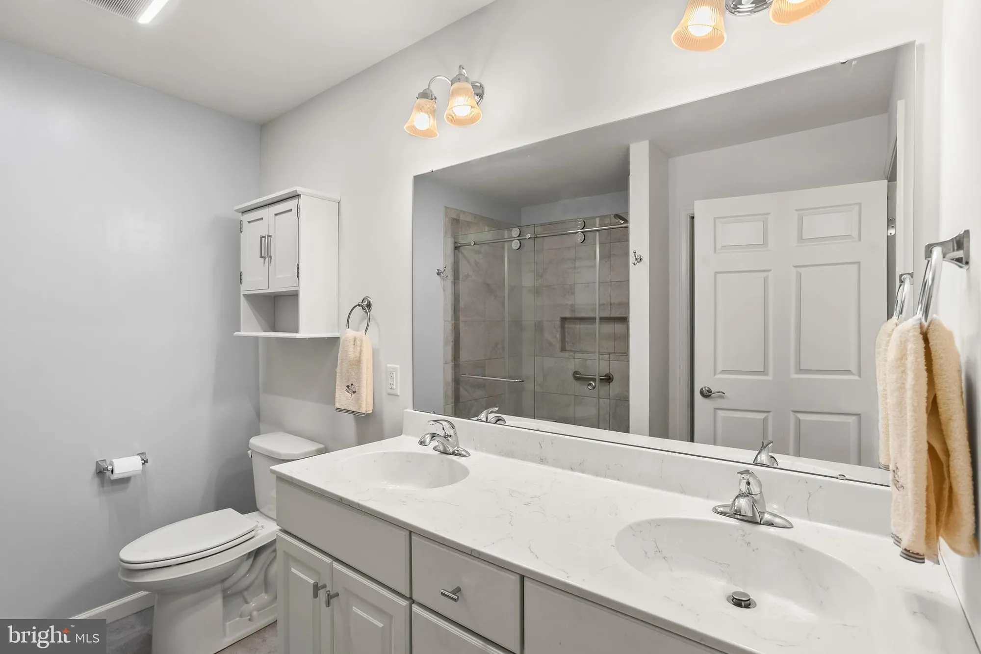 Property Slideshow image 24 of 41 | 2069 spring wood ln, Mechanicsburg, PA, 17055