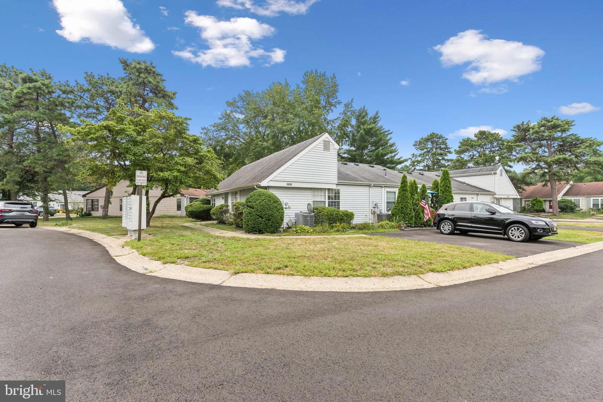 Property Slideshow image 4 of 37 | 439 chesterfield ct h, Manchester Township, NJ, 08759