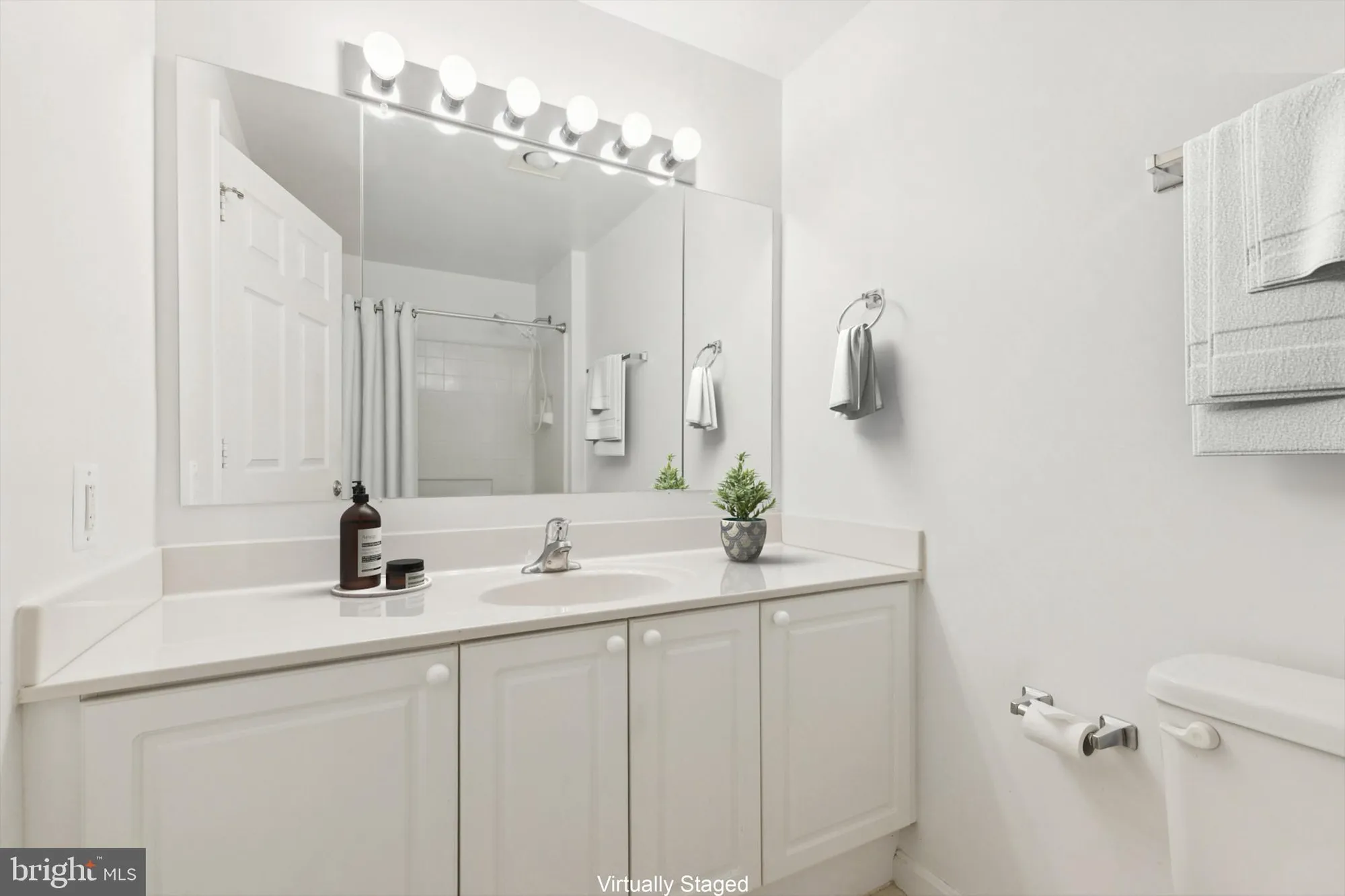 Property Slideshow image 24 of 25 | 19355 cypress ridge ter 423, Leesburg, VA, 20176