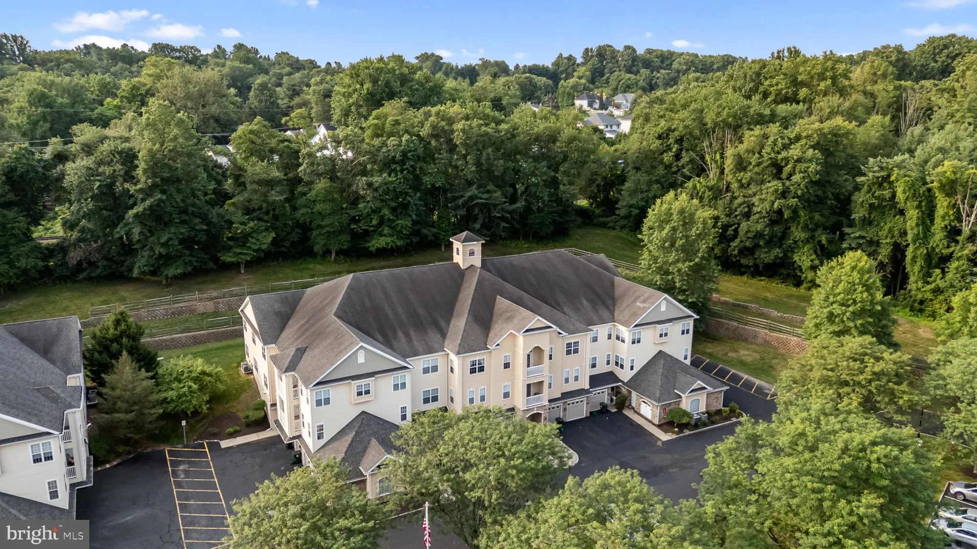 Property Slideshow image 48 of 56 | 2 falcon dr 202, Holland, PA, 18966