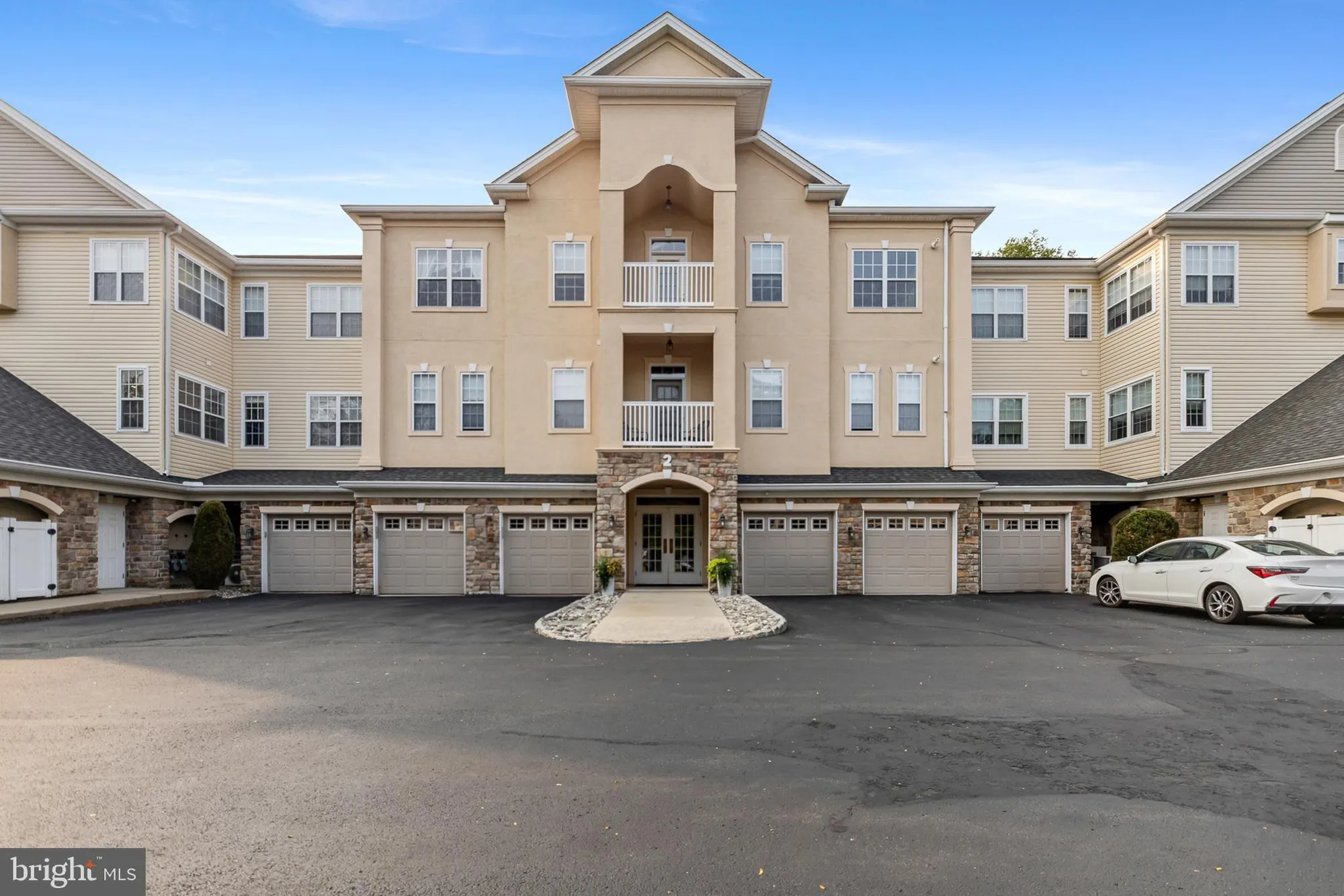 Property Slideshow image 39 of 56 | 2 falcon dr 202, Holland, PA, 18966