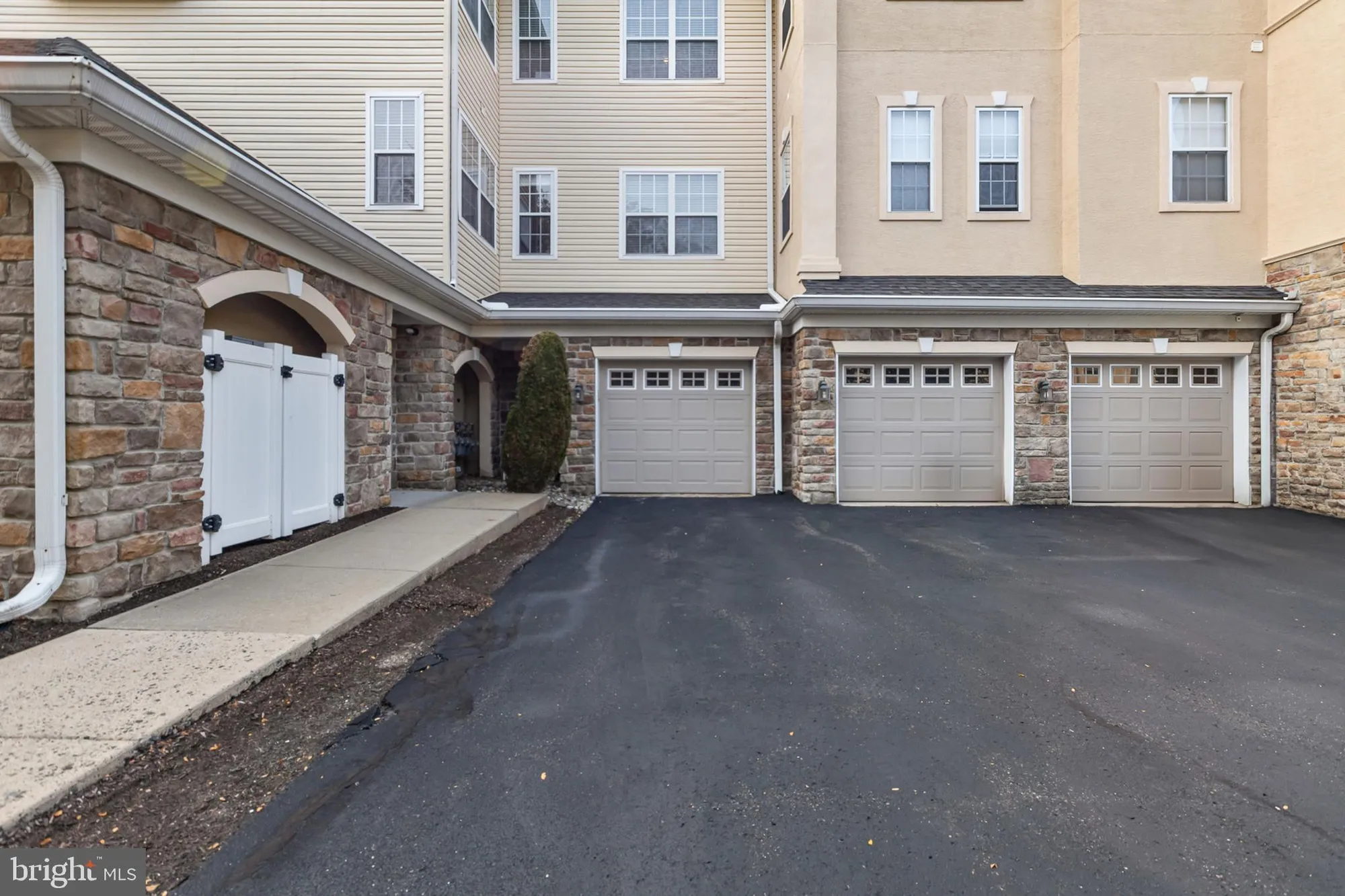 Property Slideshow image 40 of 56 | 2 falcon dr 202, Holland, PA, 18966