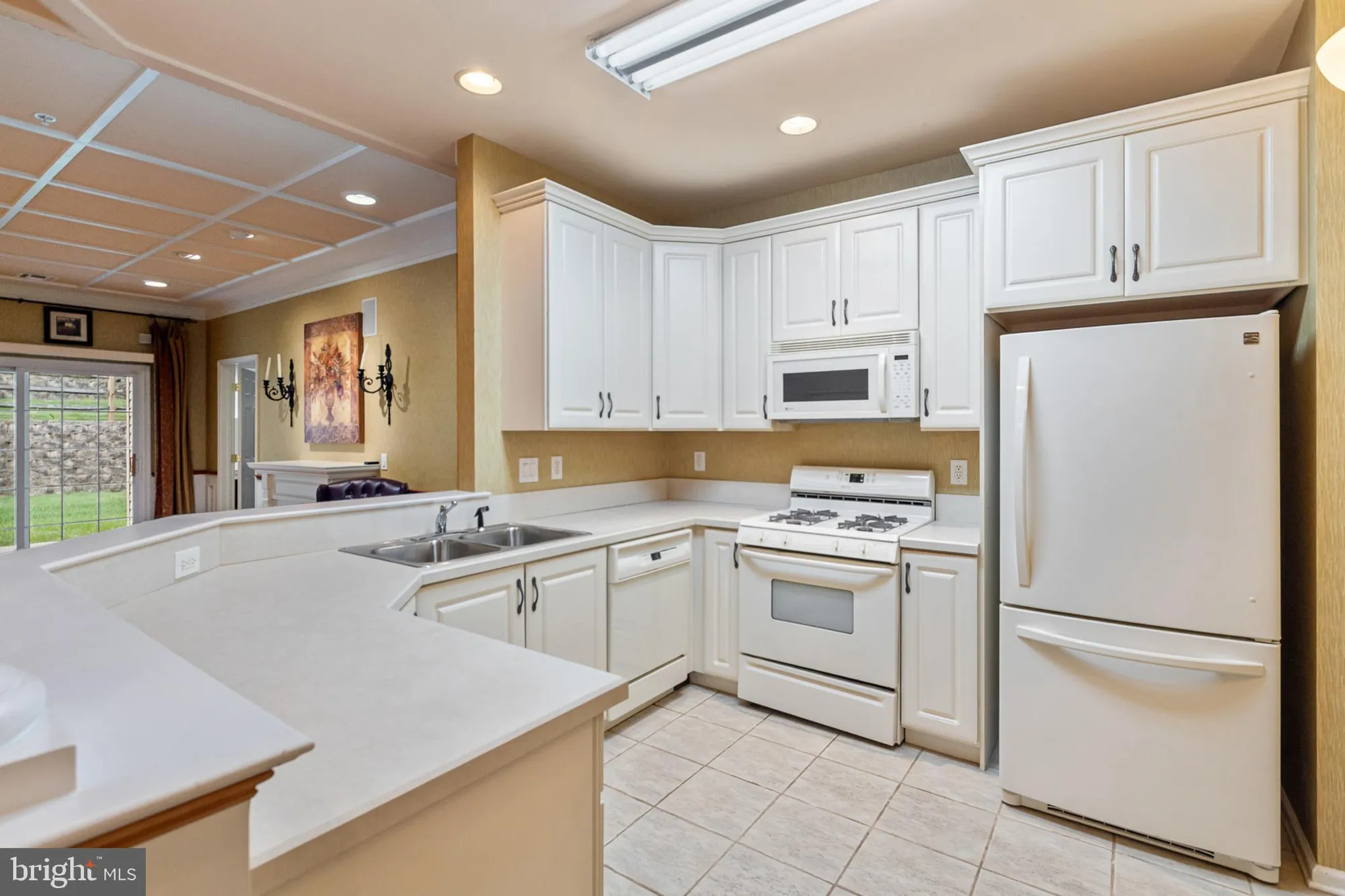 Property Slideshow image 9 of 56 | 2 falcon dr 202, Holland, PA, 18966