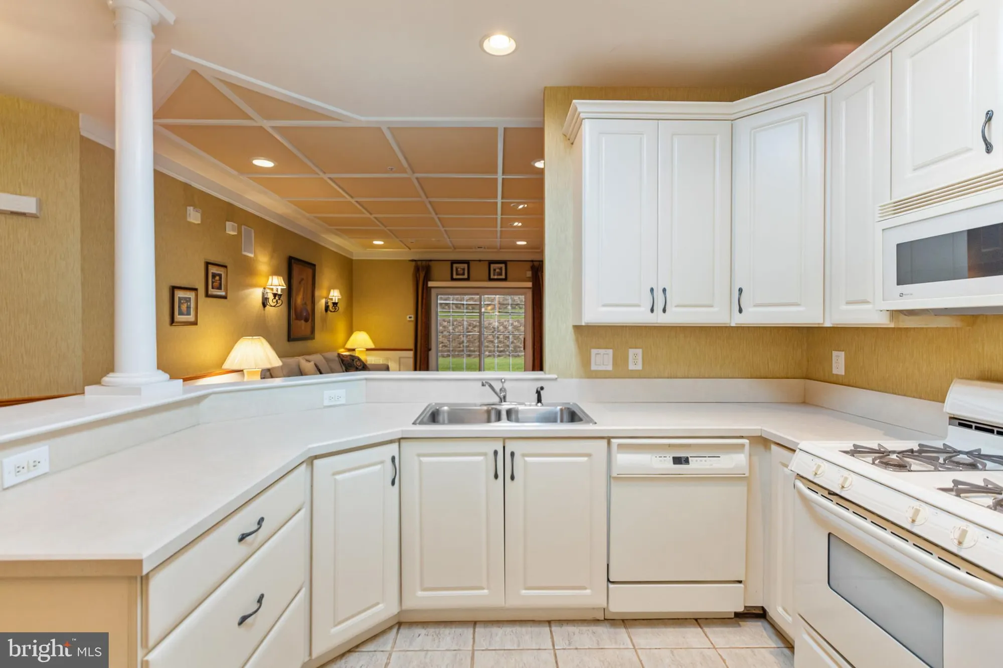 Property Slideshow image 10 of 56 | 2 falcon dr 202, Holland, PA, 18966
