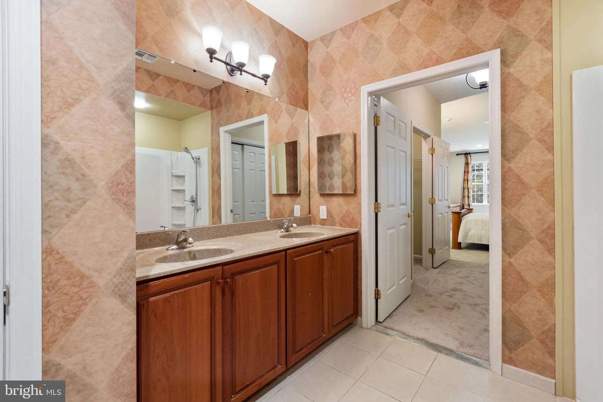 Property Slideshow image 28 of 56 | 2 falcon dr 202, Holland, PA, 18966