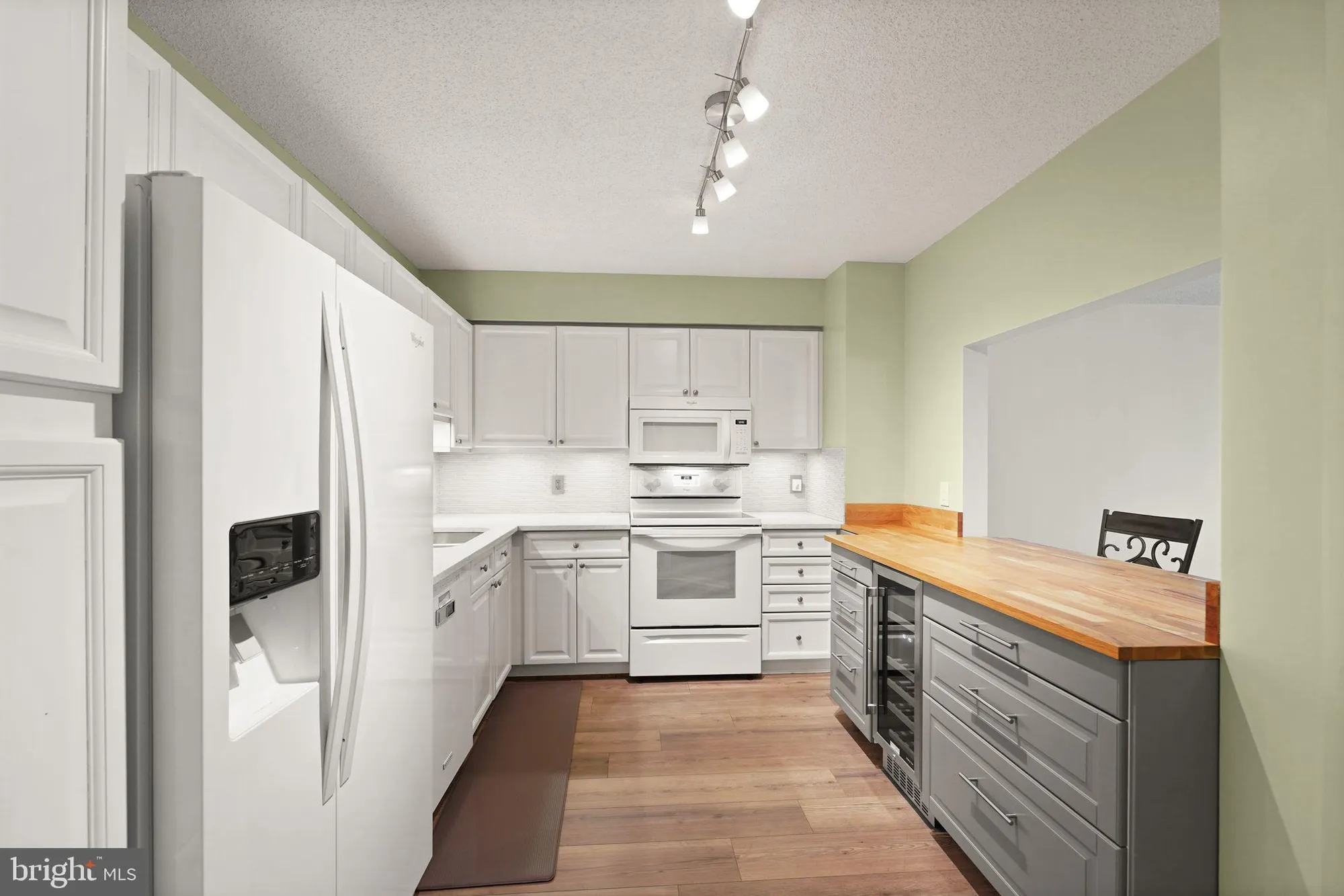 Property Slideshow image 5 of 33 | 19385 cypress ridge ter unit 522, Leesburg, VA, 20176