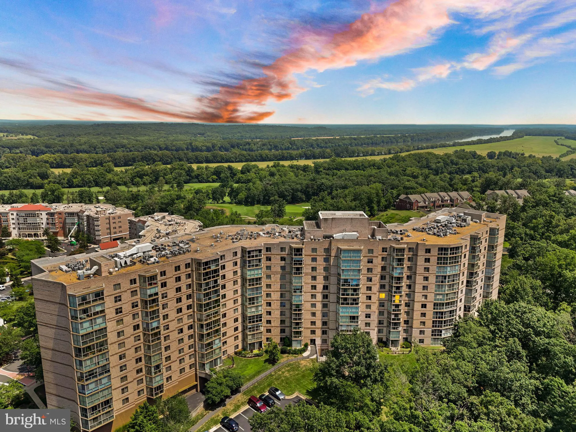 Property Slideshow image 1 of 33 | 19385 cypress ridge ter unit 522, Leesburg, VA, 20176