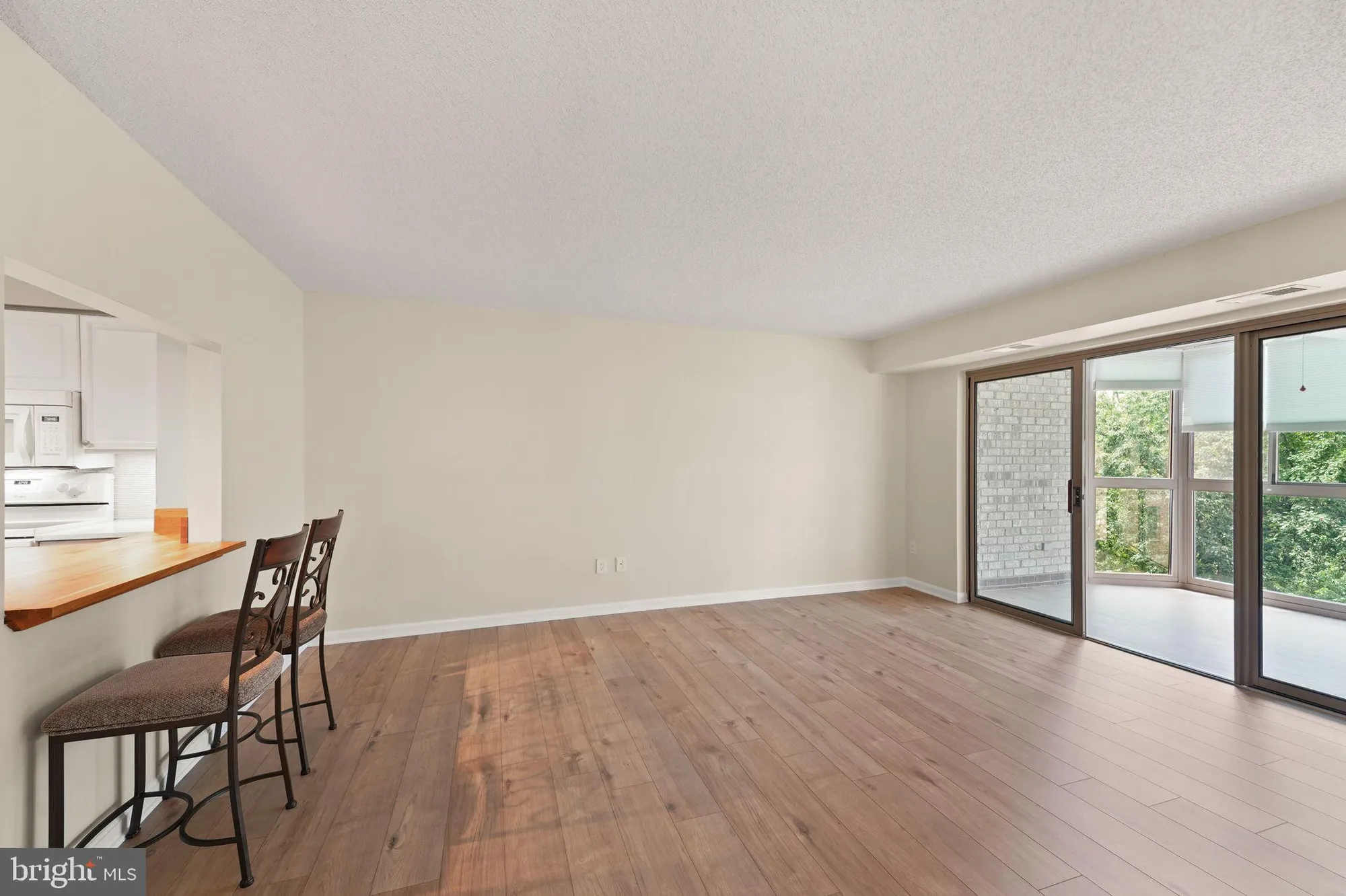 Property Slideshow image 11 of 33 | 19385 cypress ridge ter unit 522, Leesburg, VA, 20176