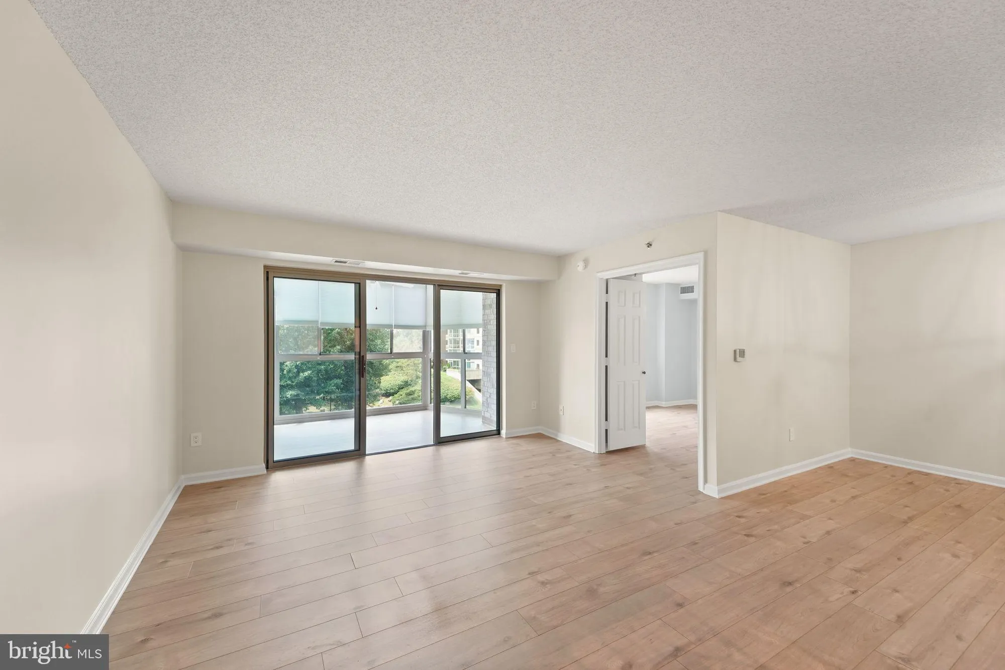 Property Slideshow image 12 of 33 | 19385 cypress ridge ter unit 522, Leesburg, VA, 20176