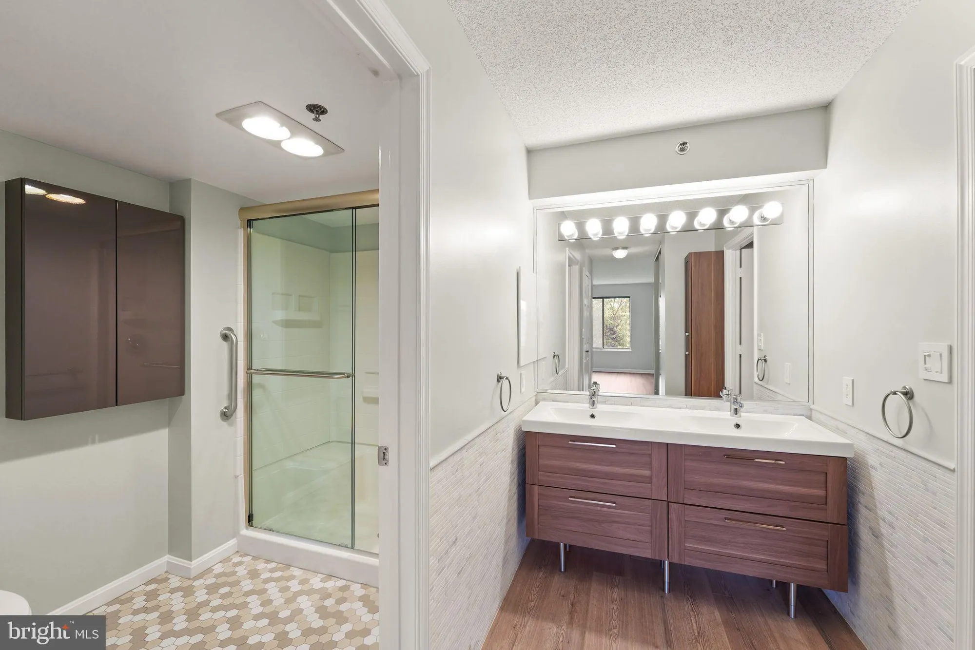 Property Slideshow image 29 of 33 | 19385 cypress ridge ter unit 522, Leesburg, VA, 20176