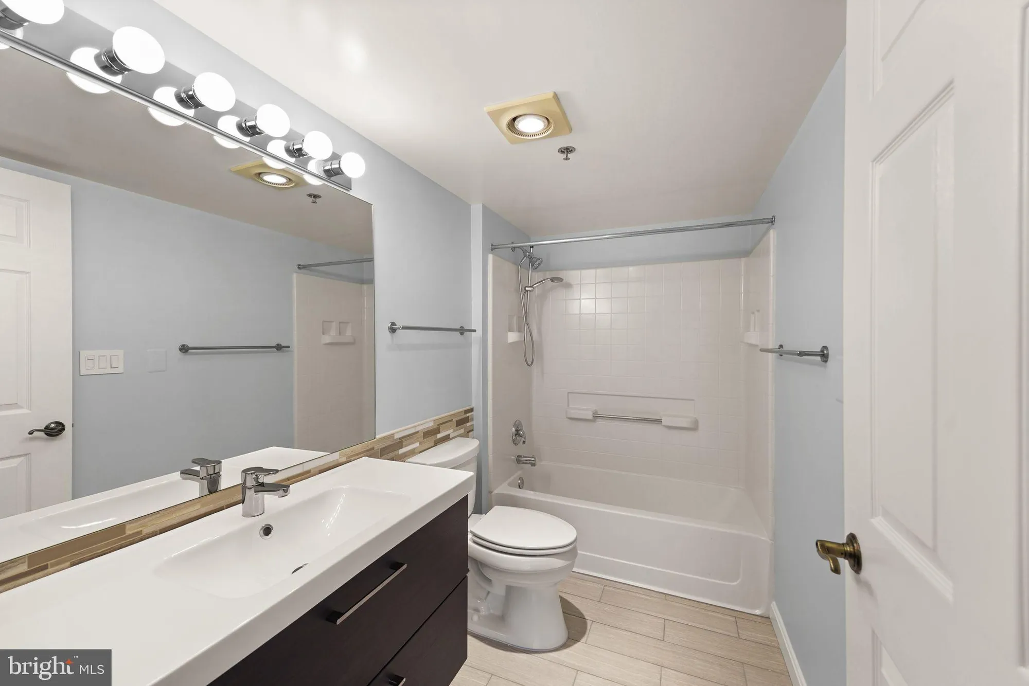 Property Slideshow image 20 of 33 | 19385 cypress ridge ter unit 522, Leesburg, VA, 20176