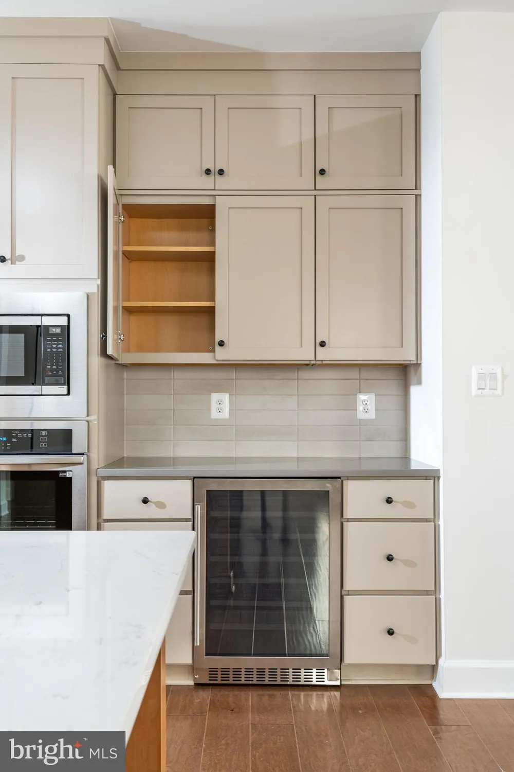 Property Slideshow image 3 of 12 | 43089 greeley sq, Ashburn, VA, 20148