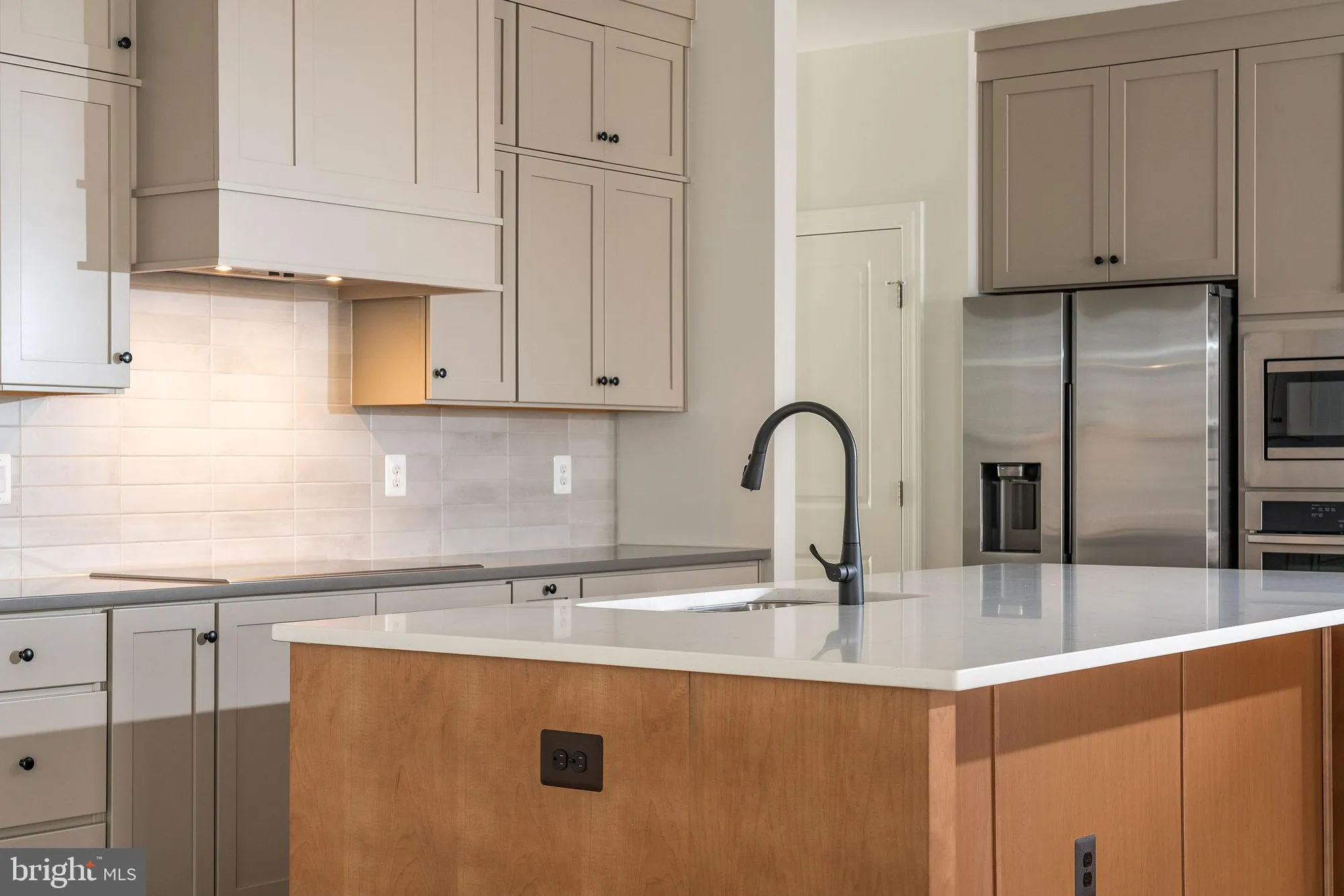 Property Slideshow image 2 of 12 | 43089 greeley sq, Ashburn, VA, 20148