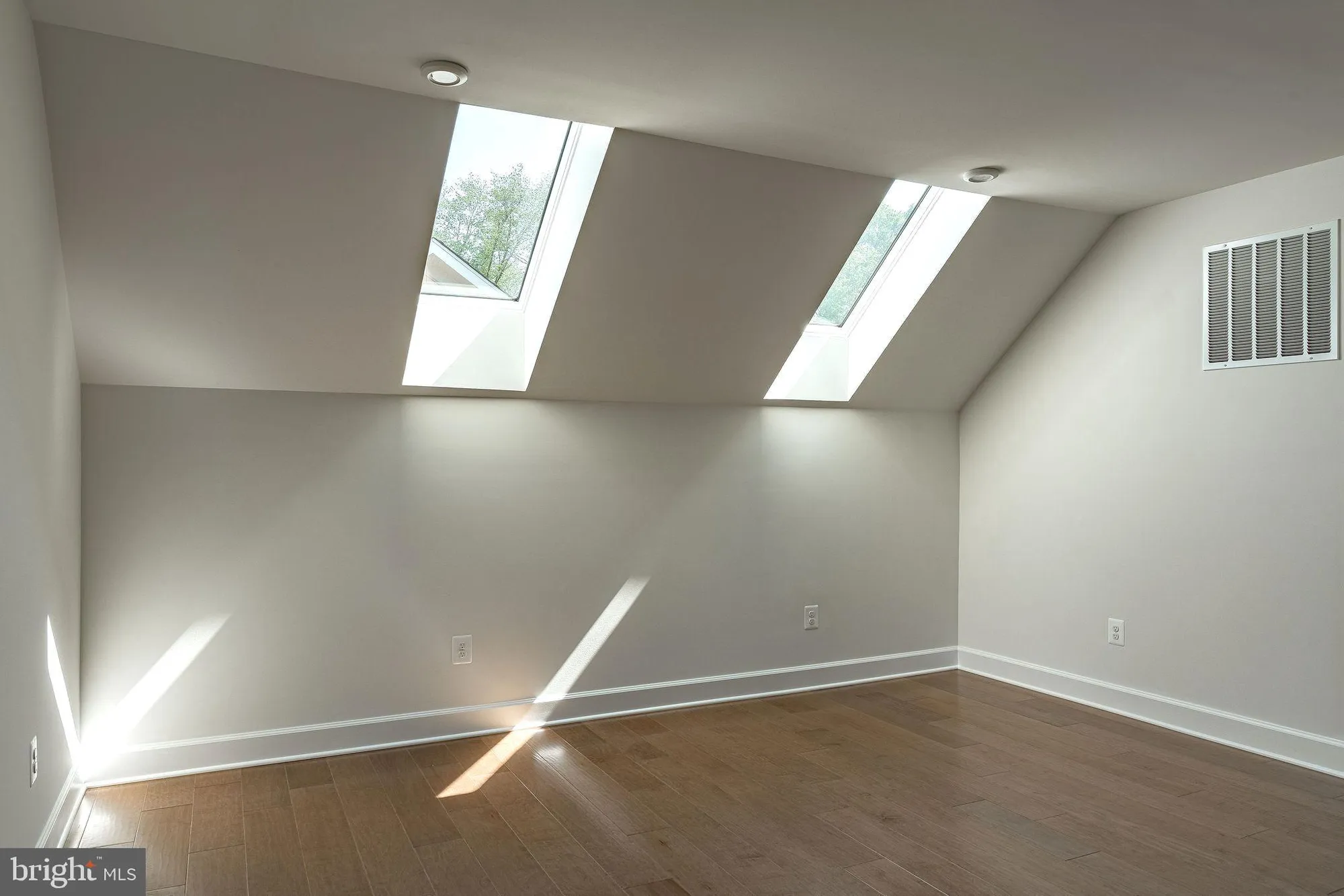 Property Slideshow image 12 of 12 | 43089 greeley sq, Ashburn, VA, 20148