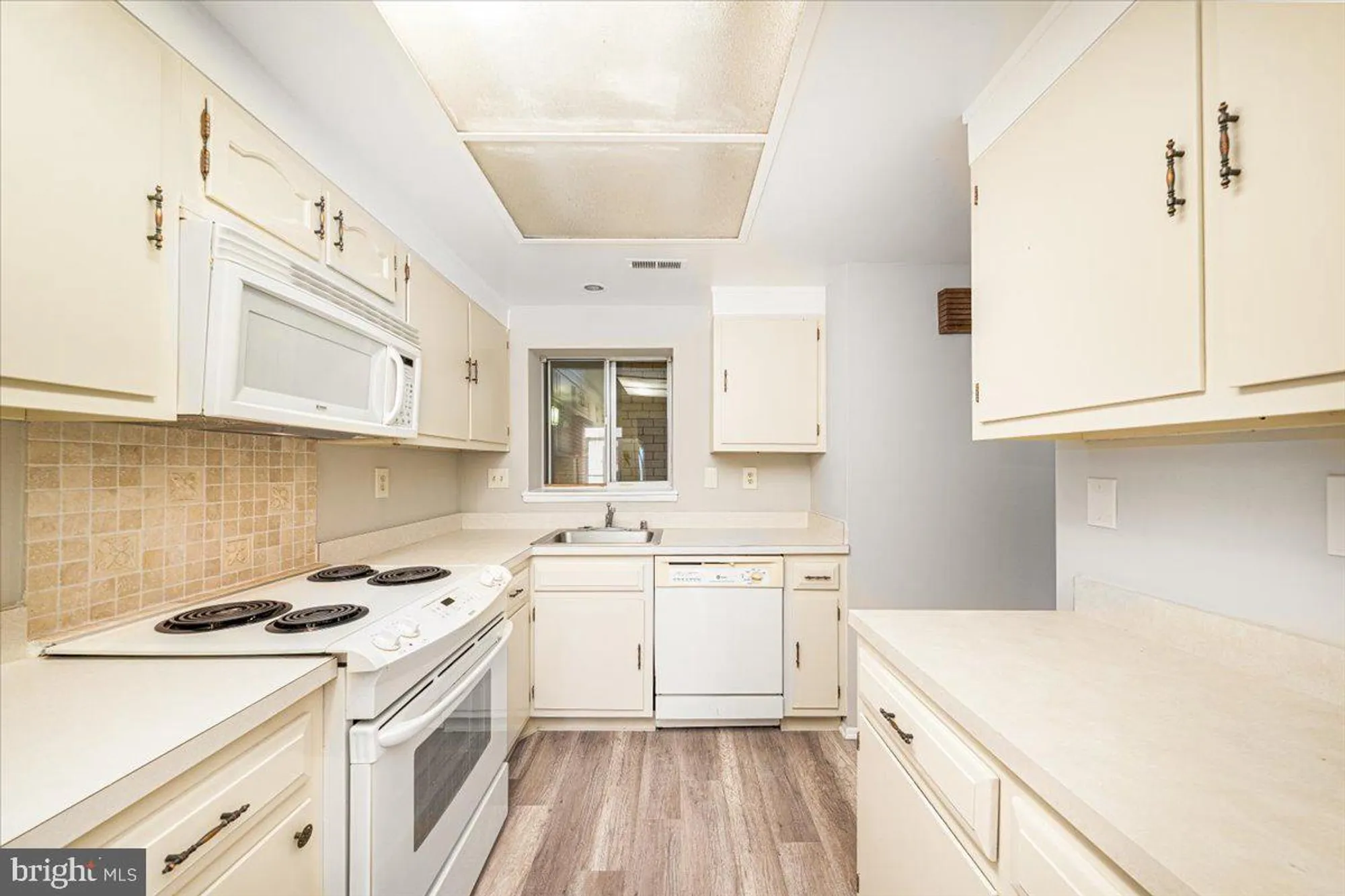 Property Slideshow image 13 of 41 | 15101 glade dr 10-3d, Silver Spring, MD, 20906