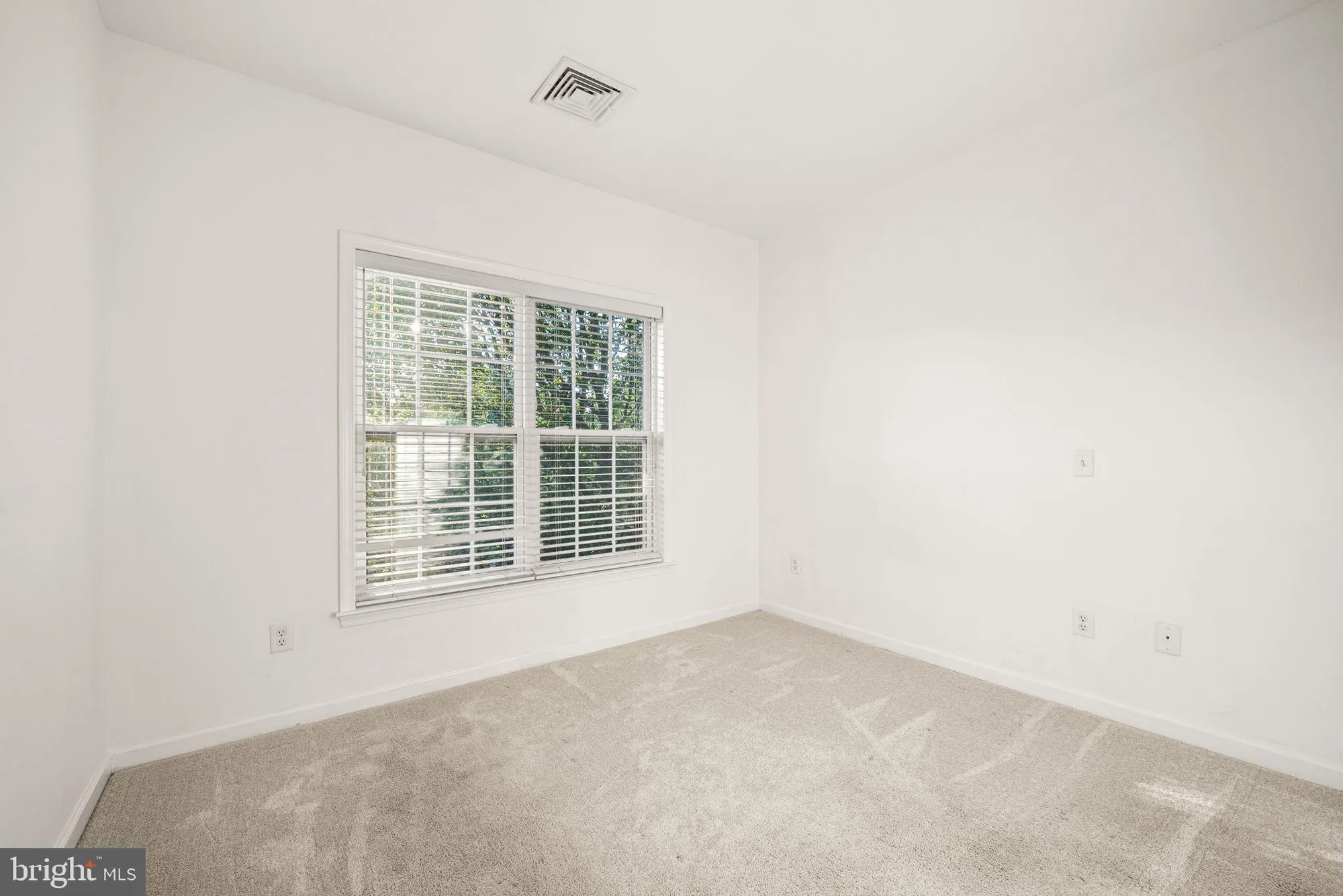 Property Slideshow image 11 of 33 | 231 creekside dr, Brookhaven, PA, 19015