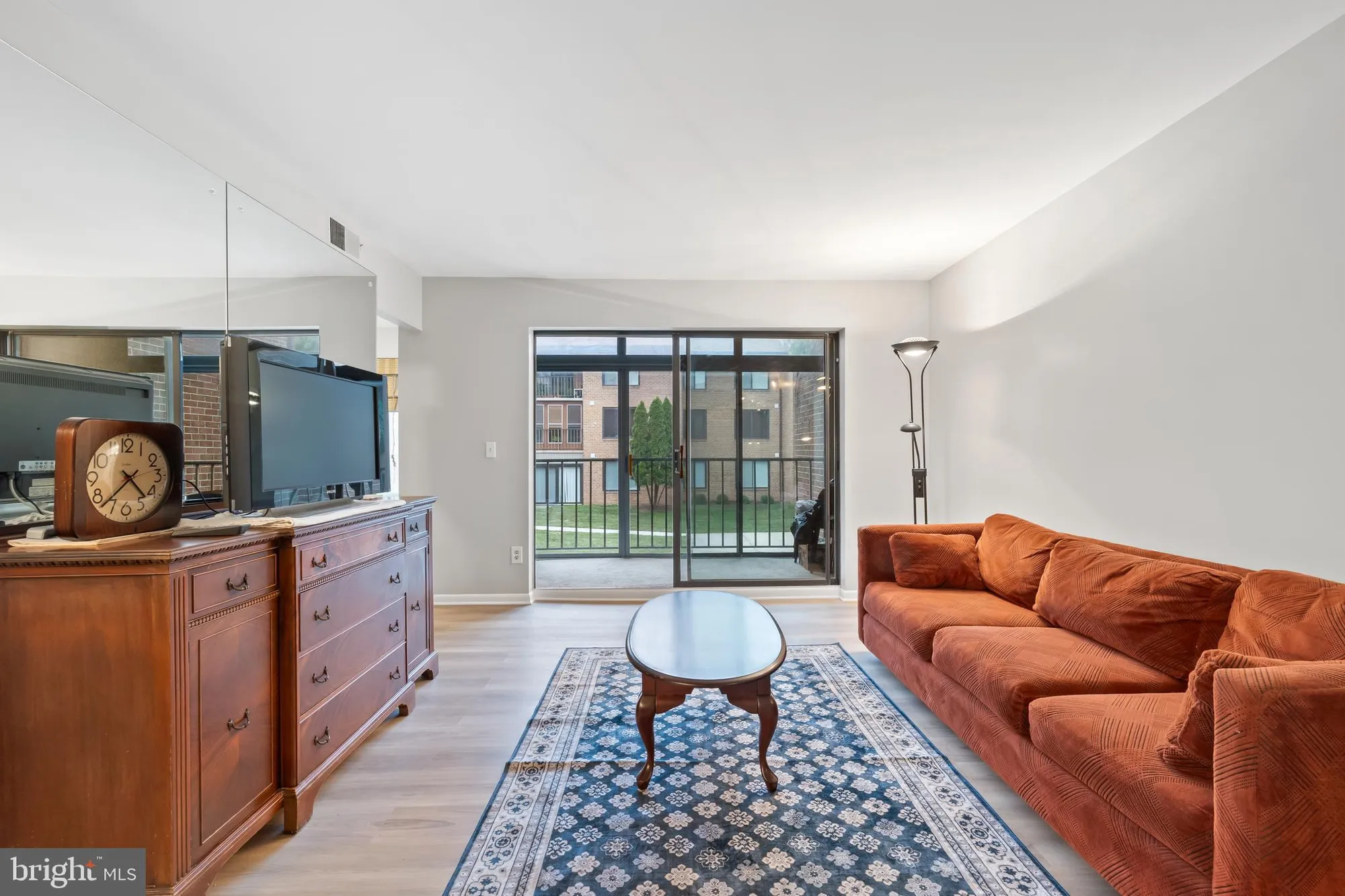 Property Slideshow image 2 of 11 | 15301 beaverbrook ct 92-2b, Silver Spring, MD, 20906