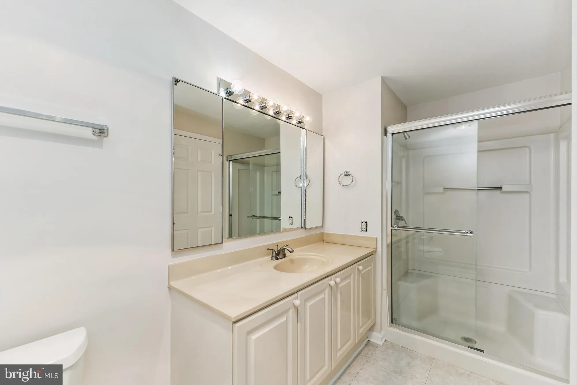 Property Slideshow image 22 of 24 | 2900 n leisure world blvd apt 209, Silver Spring, MD, 20906