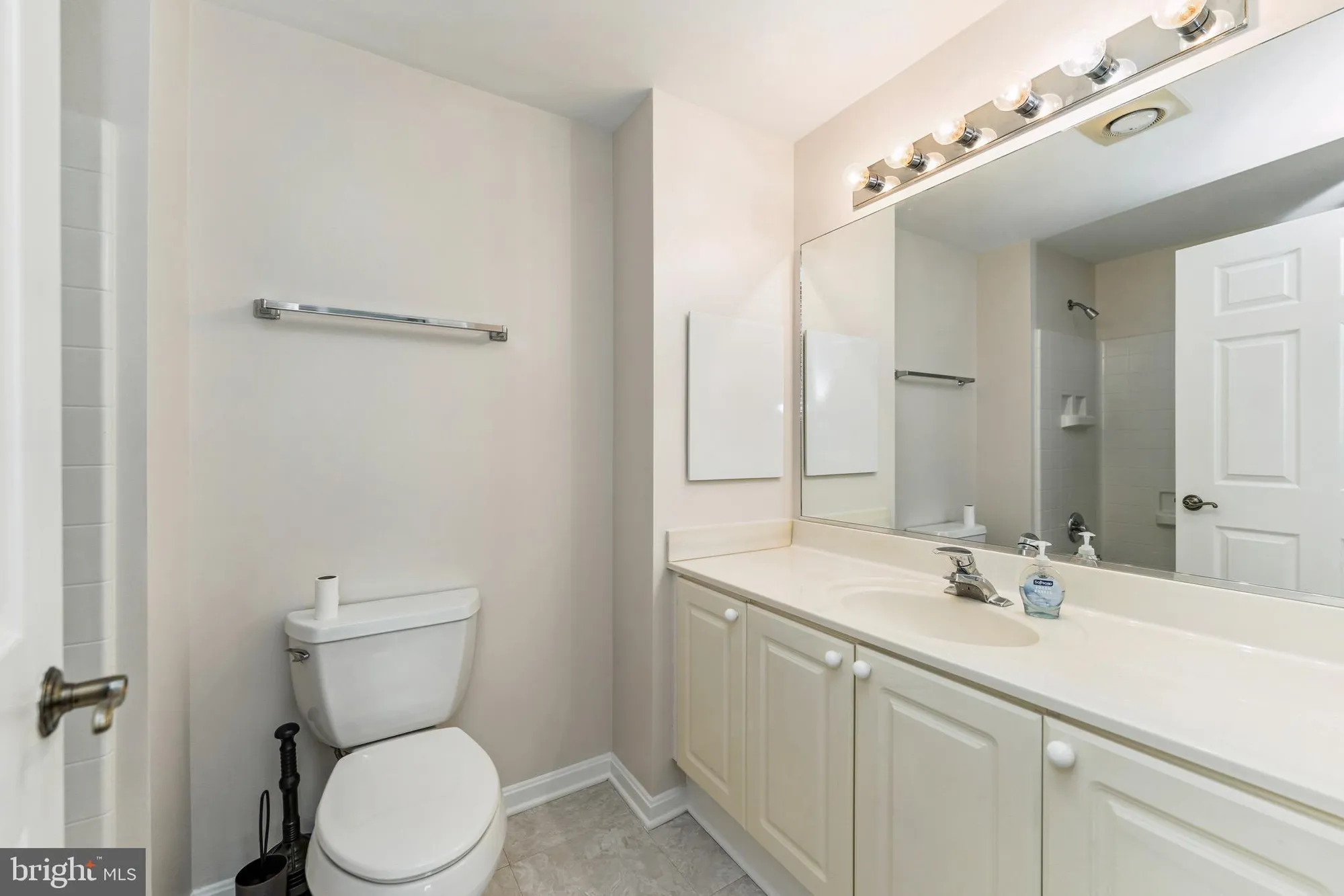 Property Slideshow image 23 of 24 | 2900 n leisure world blvd apt 209, Silver Spring, MD, 20906