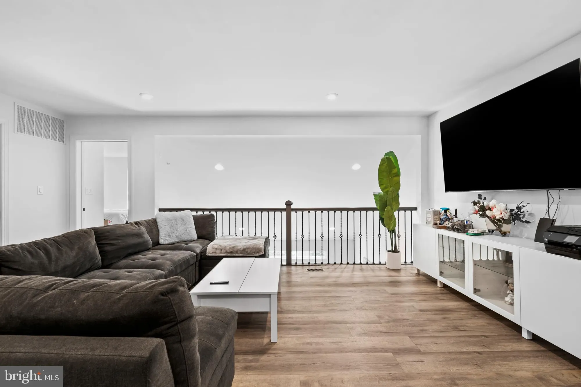 Property Slideshow image 17 of 38 | 905 holden ct, Warminster, PA, 18974